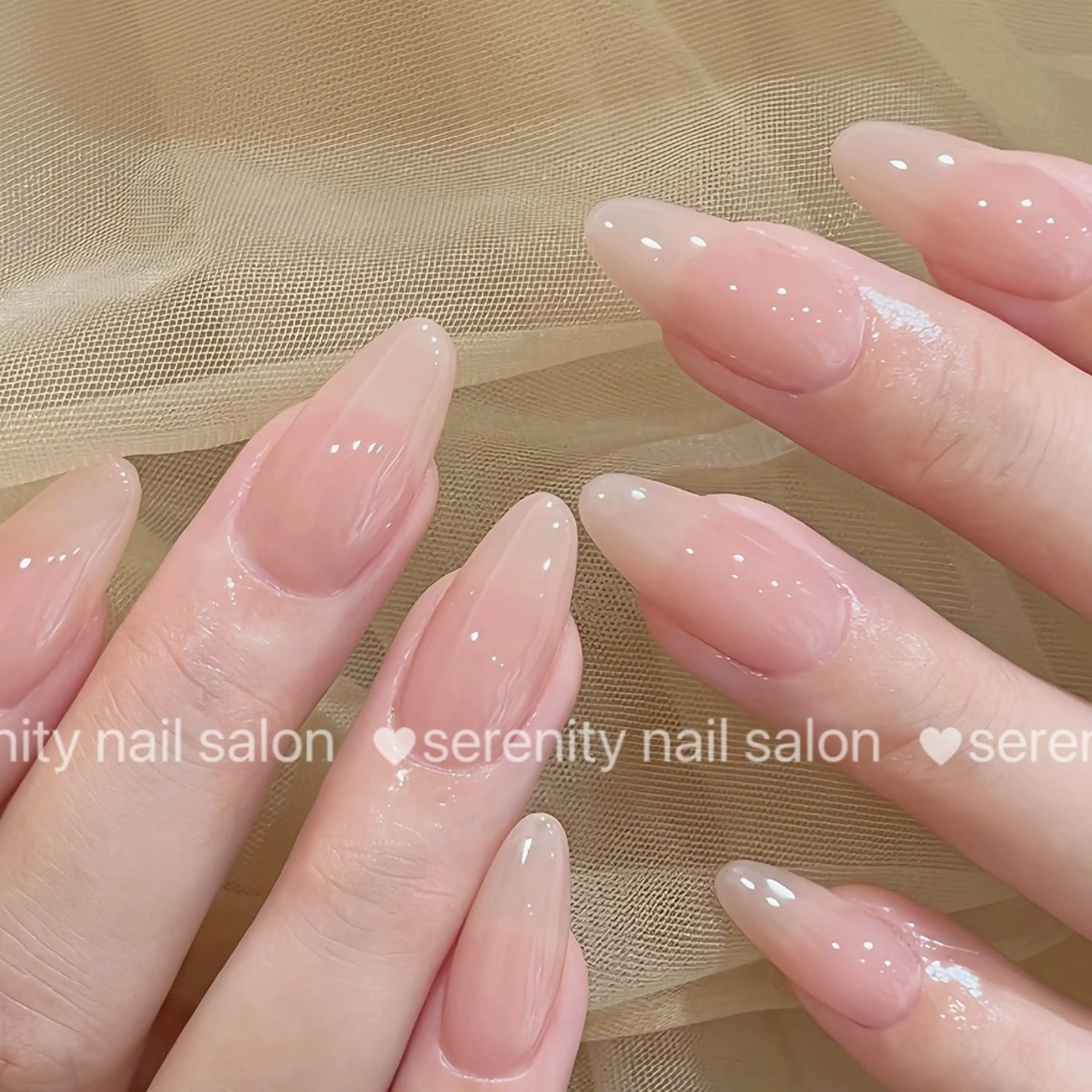 ネイル チークネイル 長さ出し フレンチネイル ジェルネイル キラキラネイル ハンドネイル ハンドケア ✨Serenity ワンホンネイルのネイルデザイン
