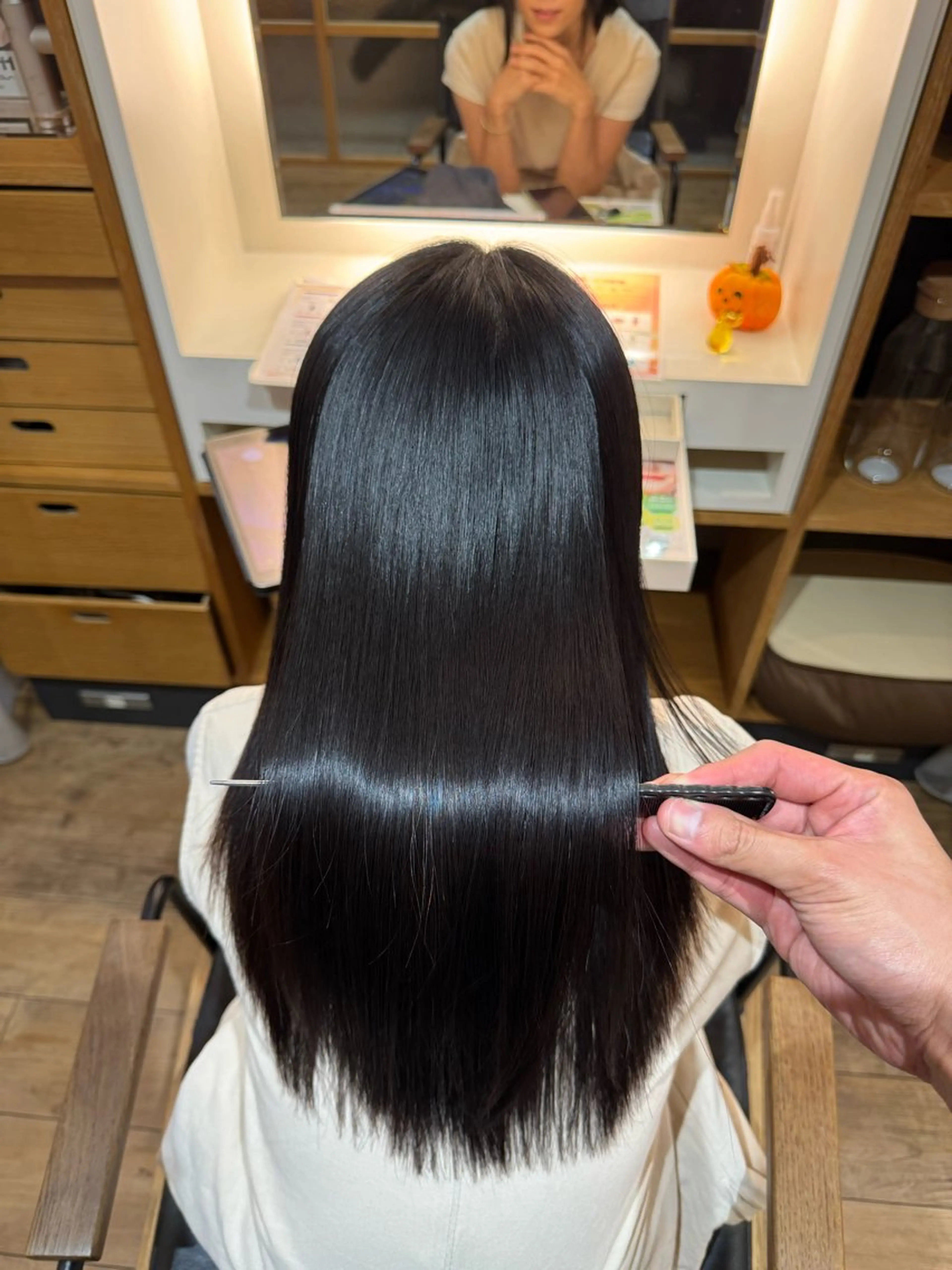 セミロング カット 縮毛矯正 トリートメント afloatkobe所属・美髪/髪質改善 川口凌弥のヘアスタイル