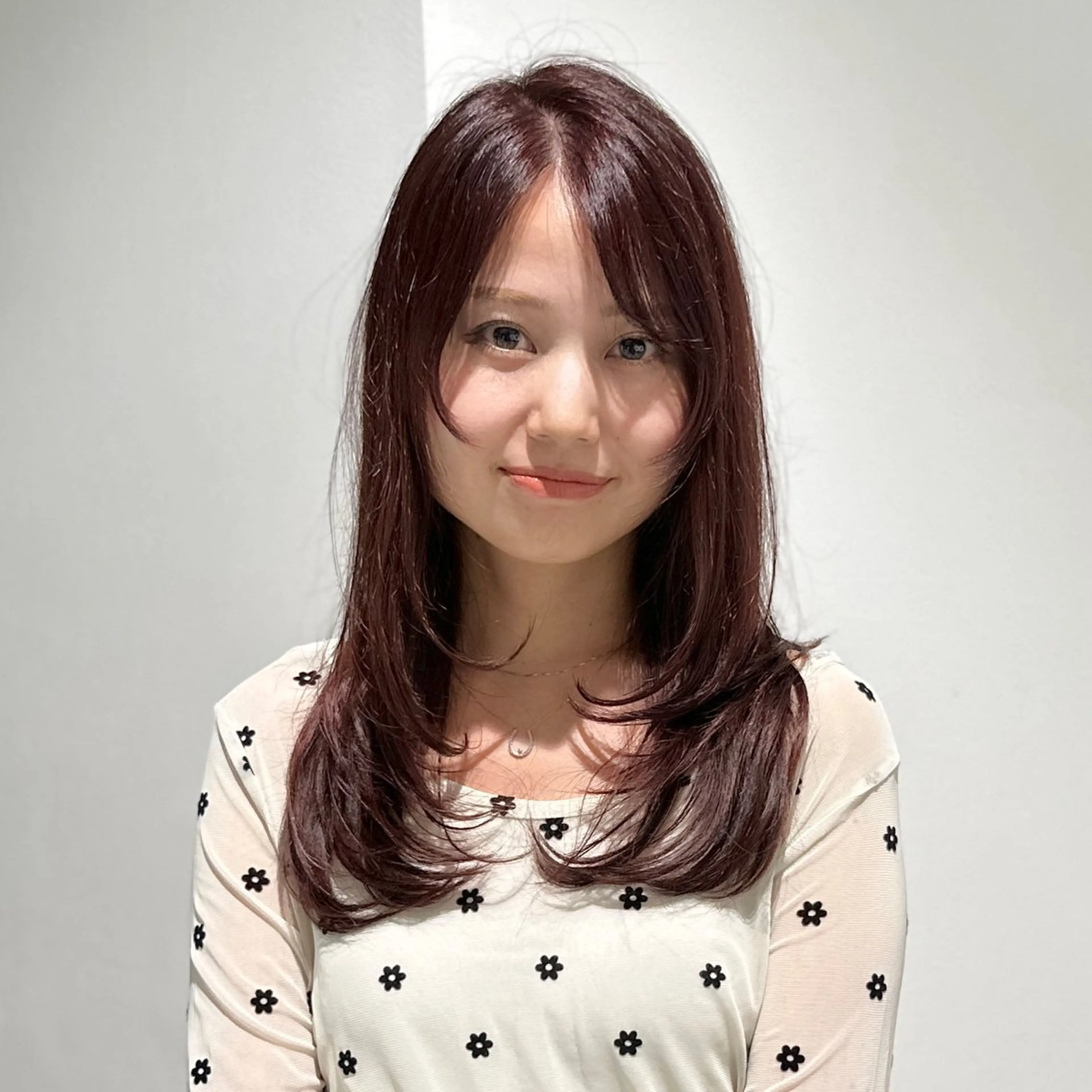 ロング カラー グレージュ ピンクカラー レイヤーカット Savoir GRANMASH【サヴォア　グランマッシュ】所属・韓国レイヤー/グレー ジュ/透明感カラーのヘアスタイル
