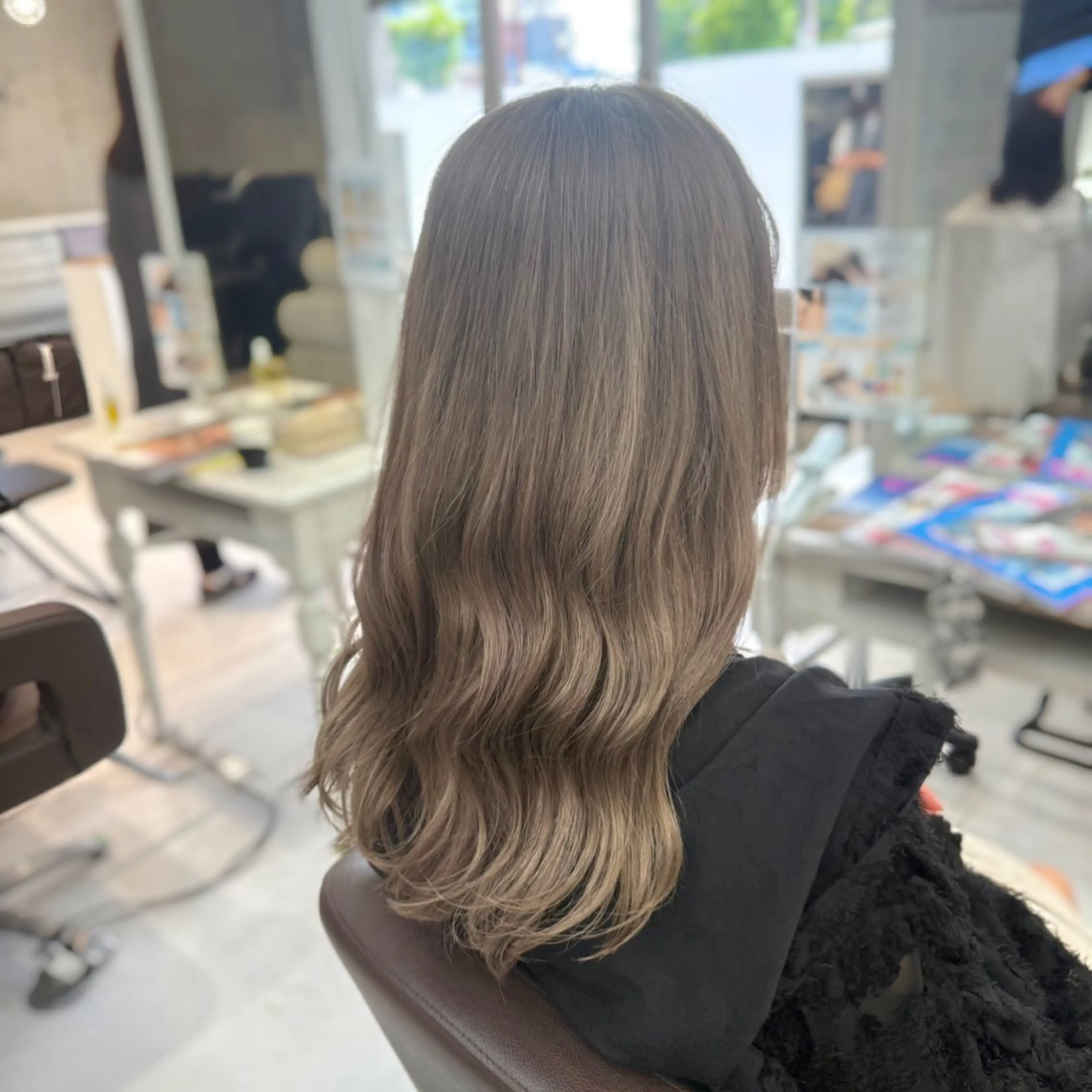 セミロング カット ヘアカラー トリートメント 榎本 雪来 LEV.のヘアスタイル