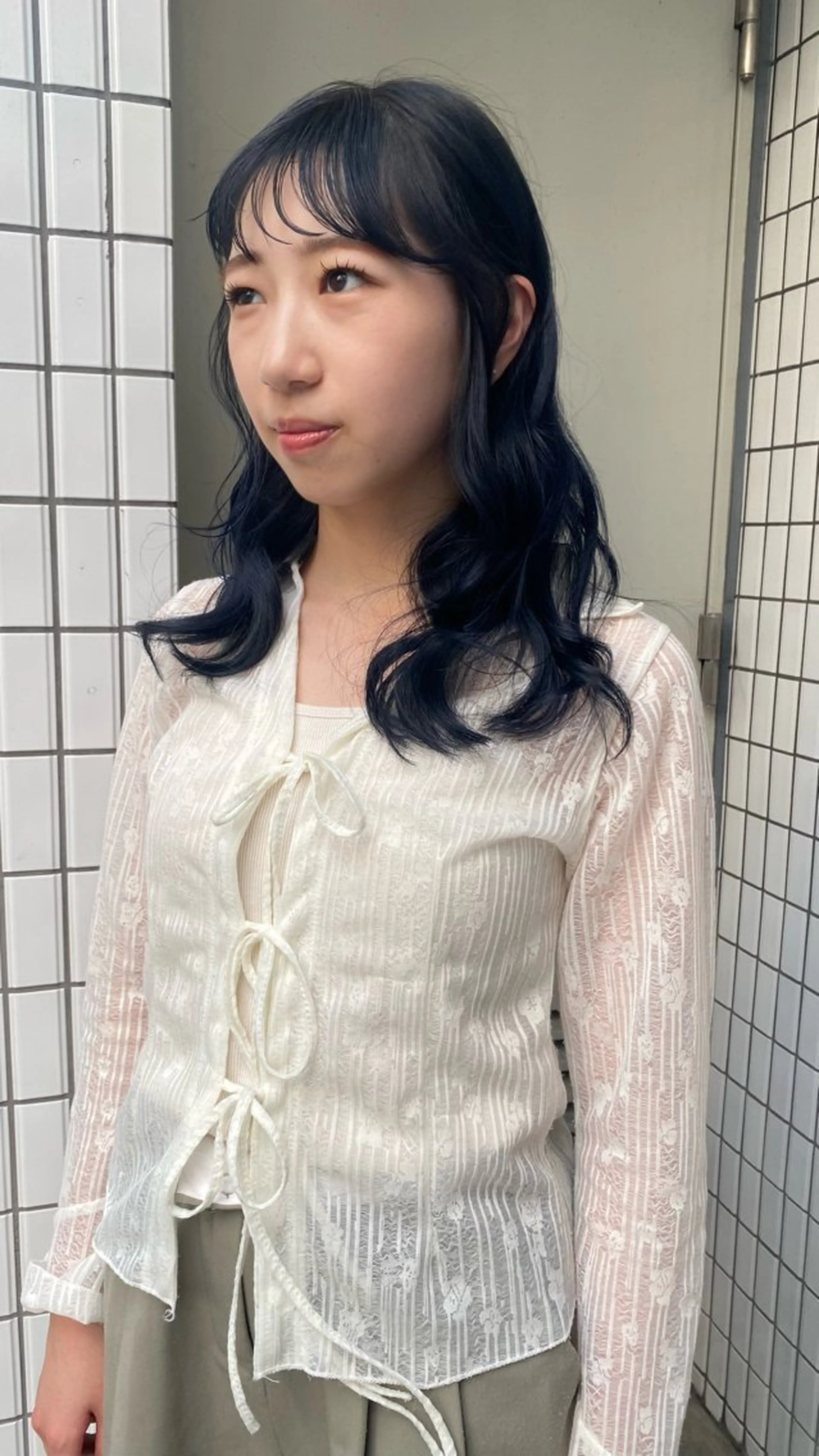 ミディアム カラー ヘアカラー トリートメント 磯谷 朋のヘアスタイル