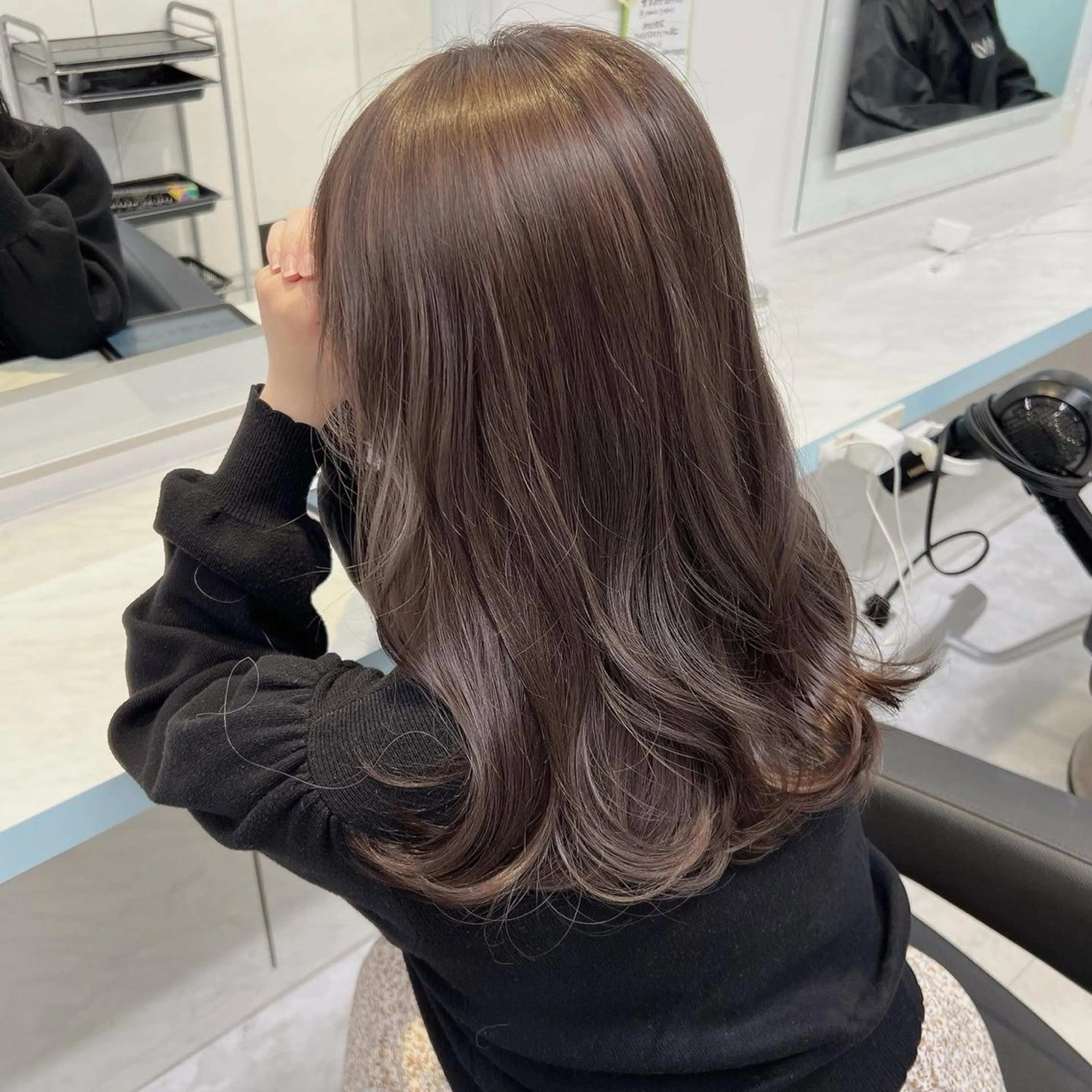 セミロング メンズ ヘアカラー トリートメント 艶感ミルクティー🤍 色落ち綺麗🤍ともやのヘアスタイル