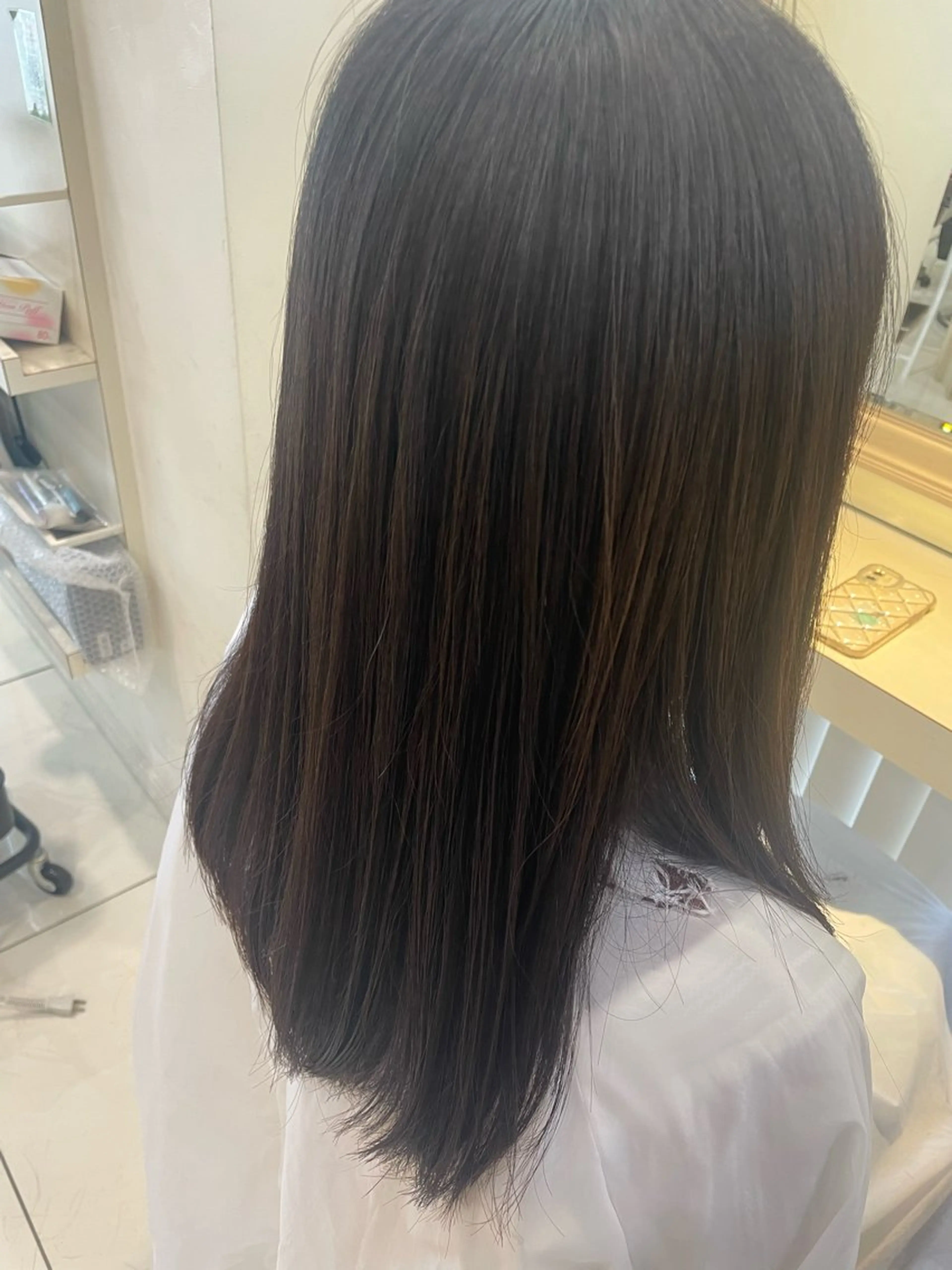 ミディアム カット ちぐさ/艶感/ ワンカラー🤍のヘアスタイル