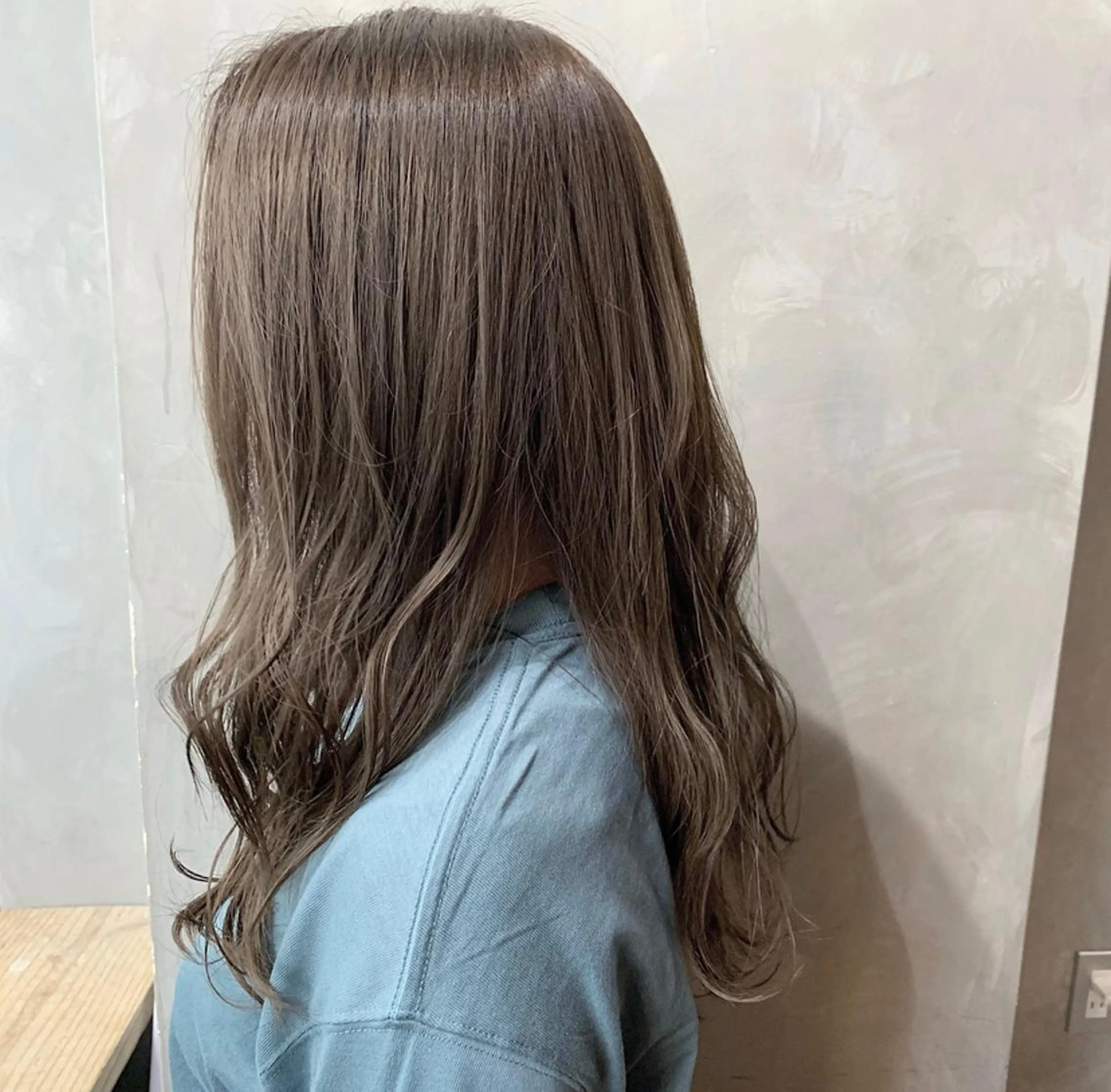セミロング カラー ベージュカラー シルバー シルバーベージュ friity所属・🕊️ HONOKAのヘアスタイル