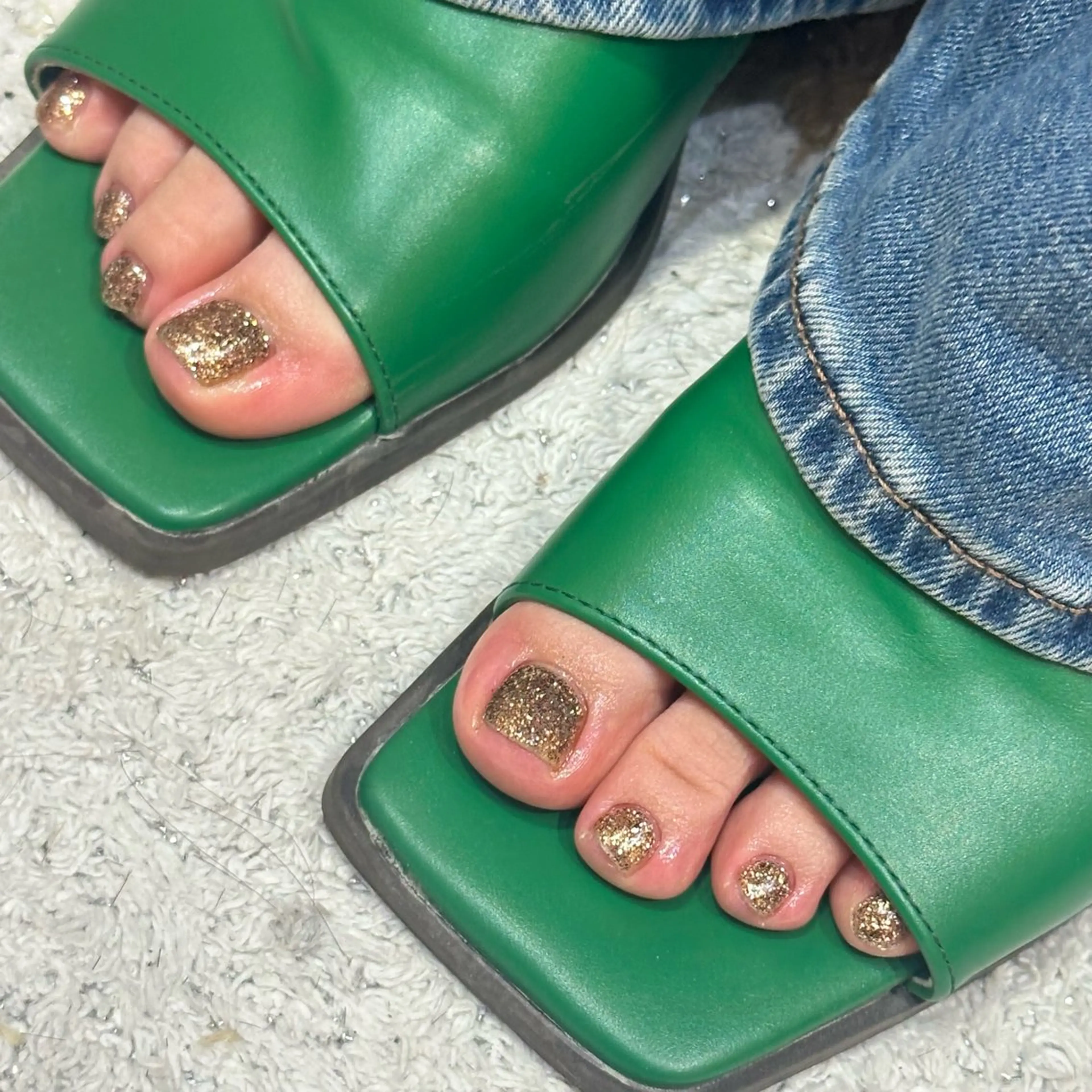 ネイル フットネイル ラメ(グリッター) ワンカラーネイル ひらい さなのネイルデザイン