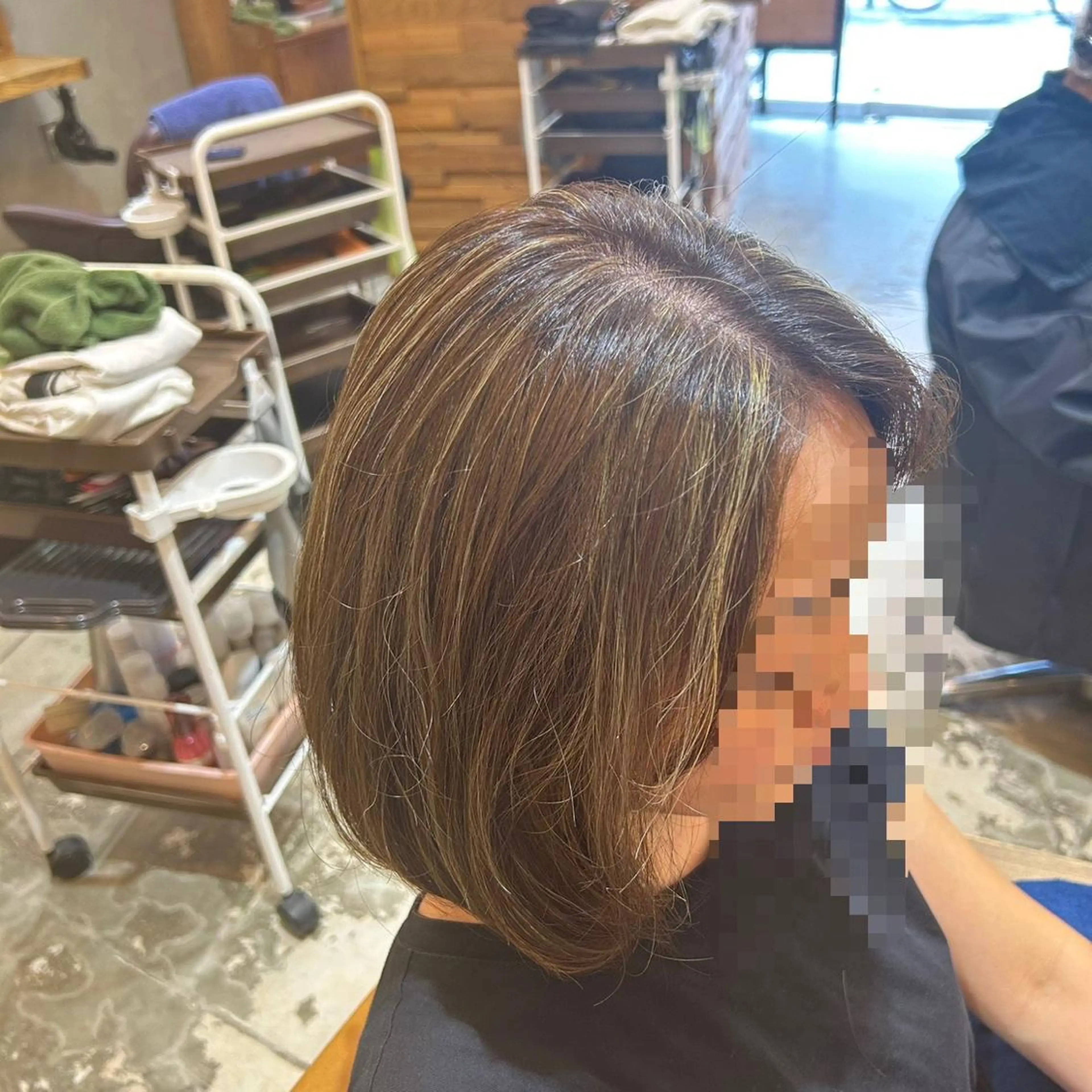 ミディアム カラー カット ヘアカラー トリートメント 若狭 彩花のヘアスタイル