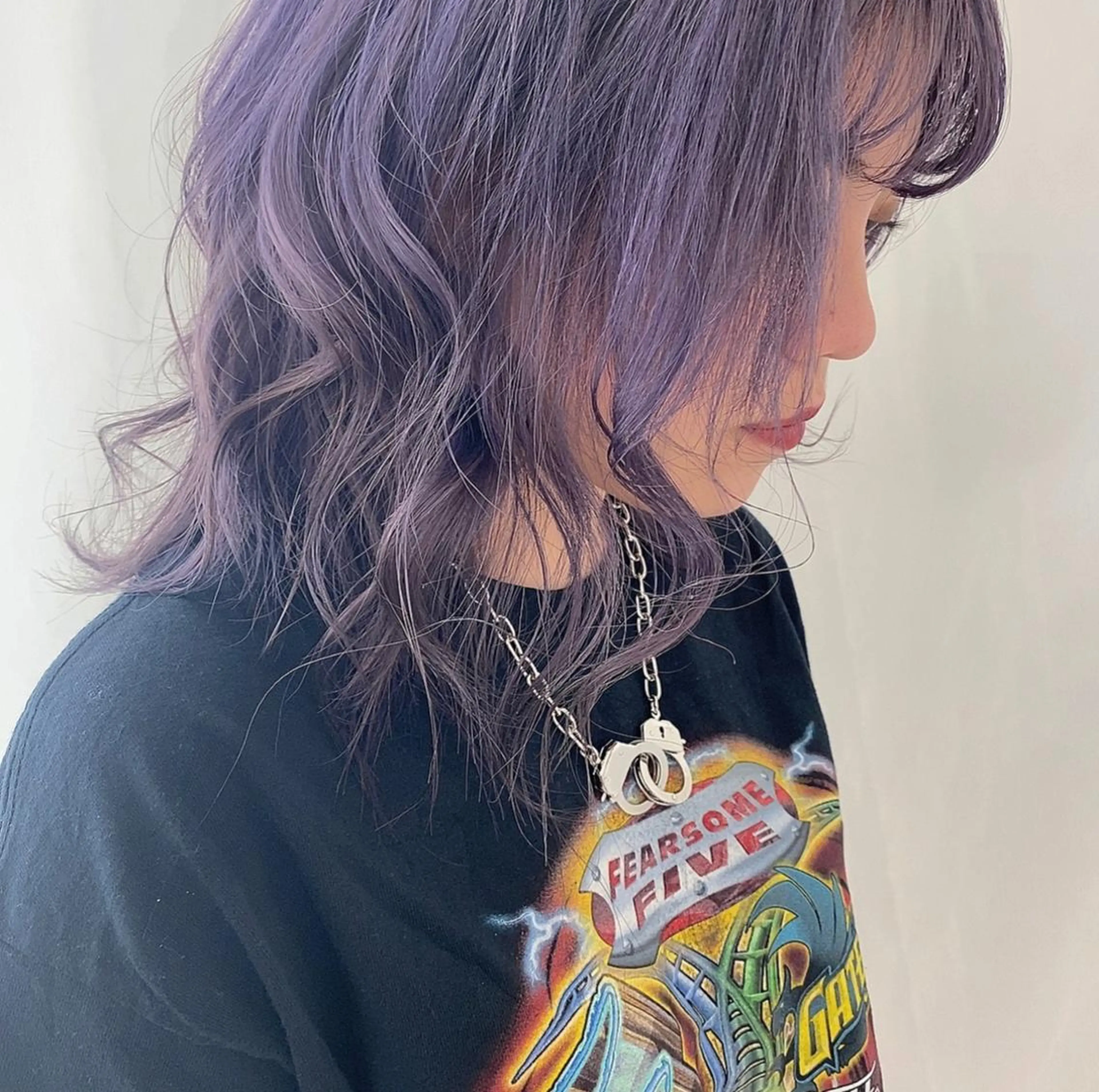 セミロング カラー ブリーチ パープルカラー the path ナツミのヘアスタイル
