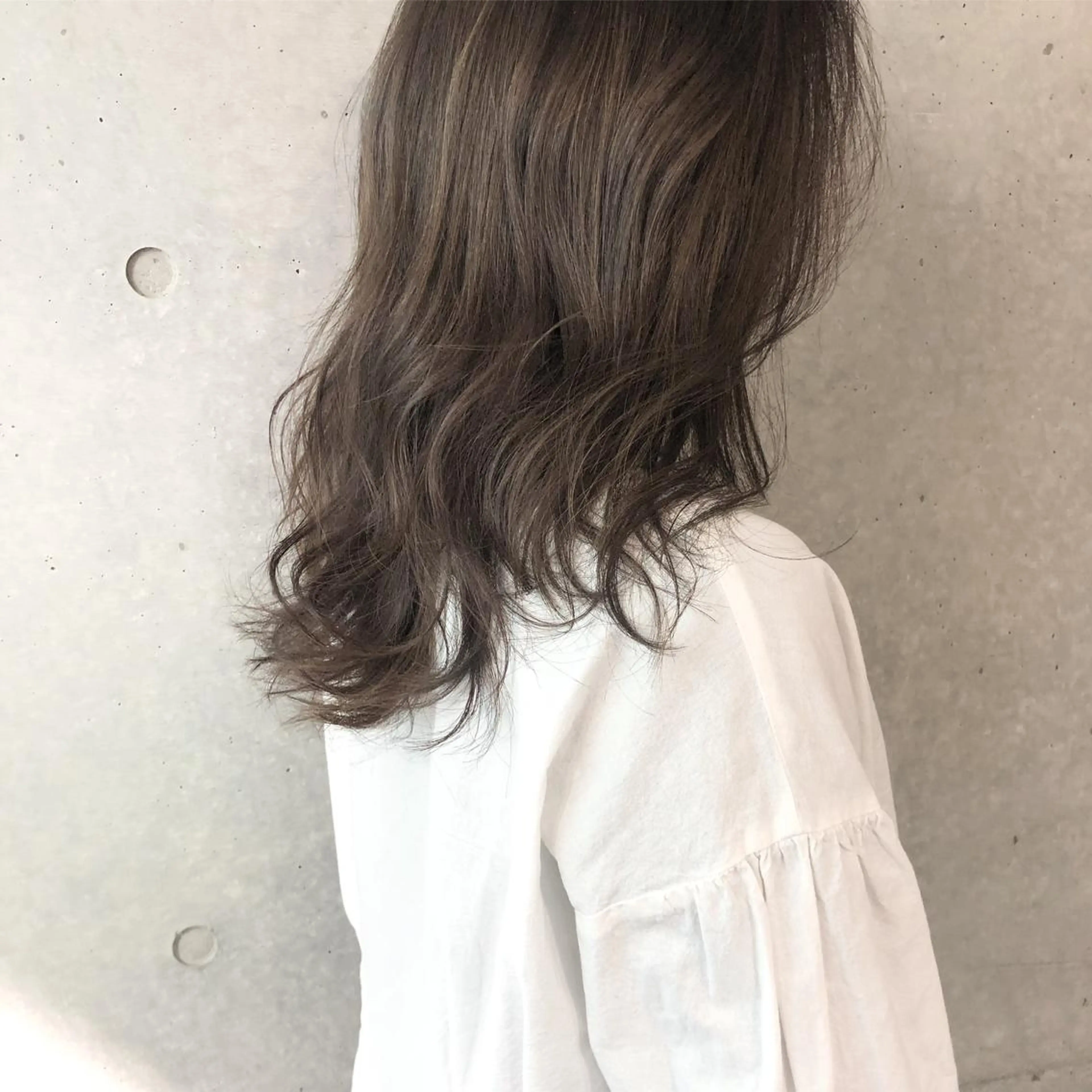セミロング カラー ベージュカラー ブリーチ ケアブリーチ ハイライトカラー オリーブベージュ GrandStory SHIBUYA所属・卒業式お呼ばれ🕊️ ヘアセット✴︎ミキのヘアスタイル