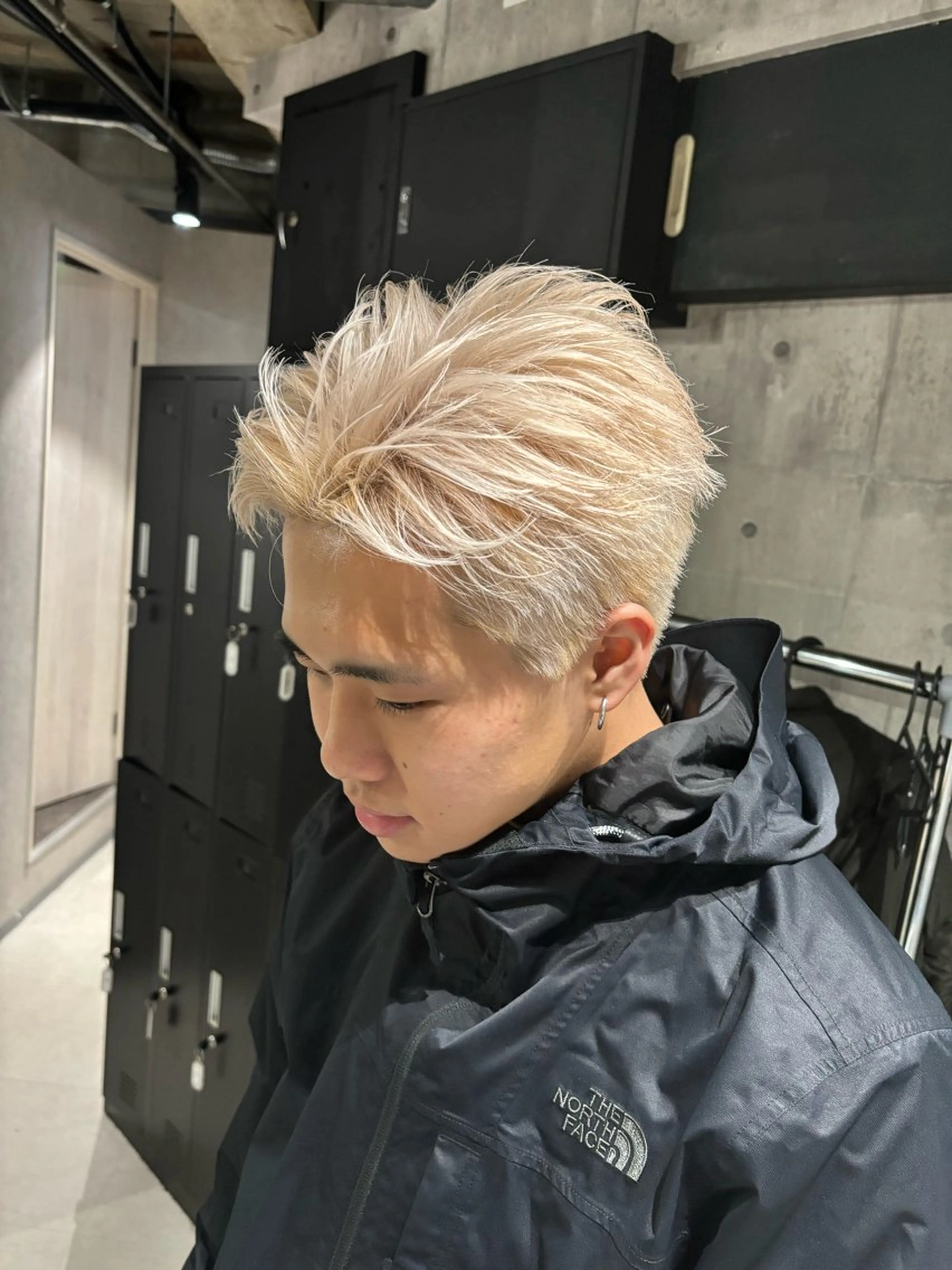 ショート カラー メンズ 抜きっぱなしブロンド ブロンド ホワイトブロンド カット ヘアカラー トリートメント _white【京橋店】所属・_WHITE / KENTOのヘアスタイル