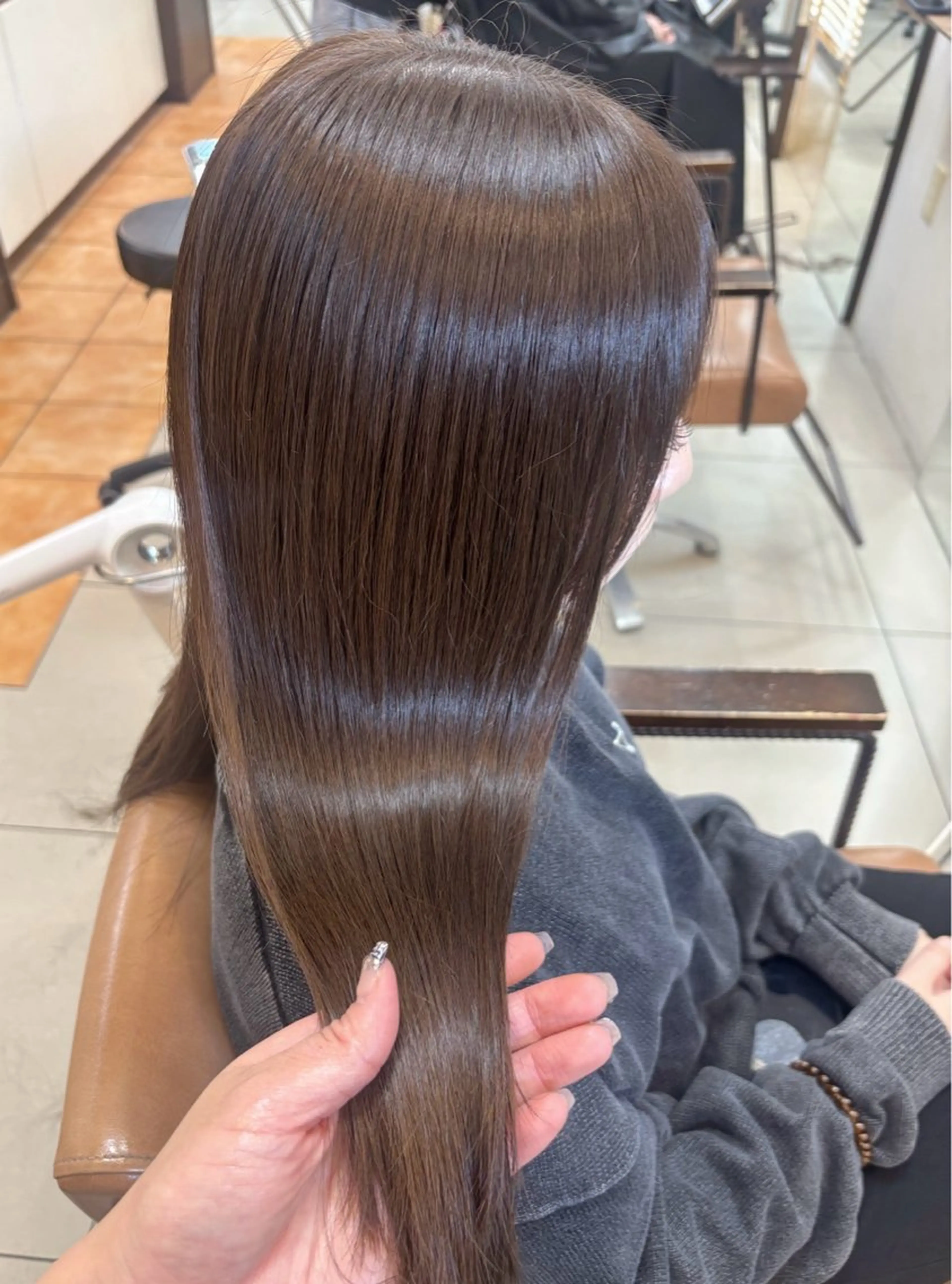 セミロング カラー アッシュ アッシュブラウン ブラウンカラー レイヤーカット カット ヘアカラー 頭皮×髪質改善 透明感カラー💎中村のヘアスタイル