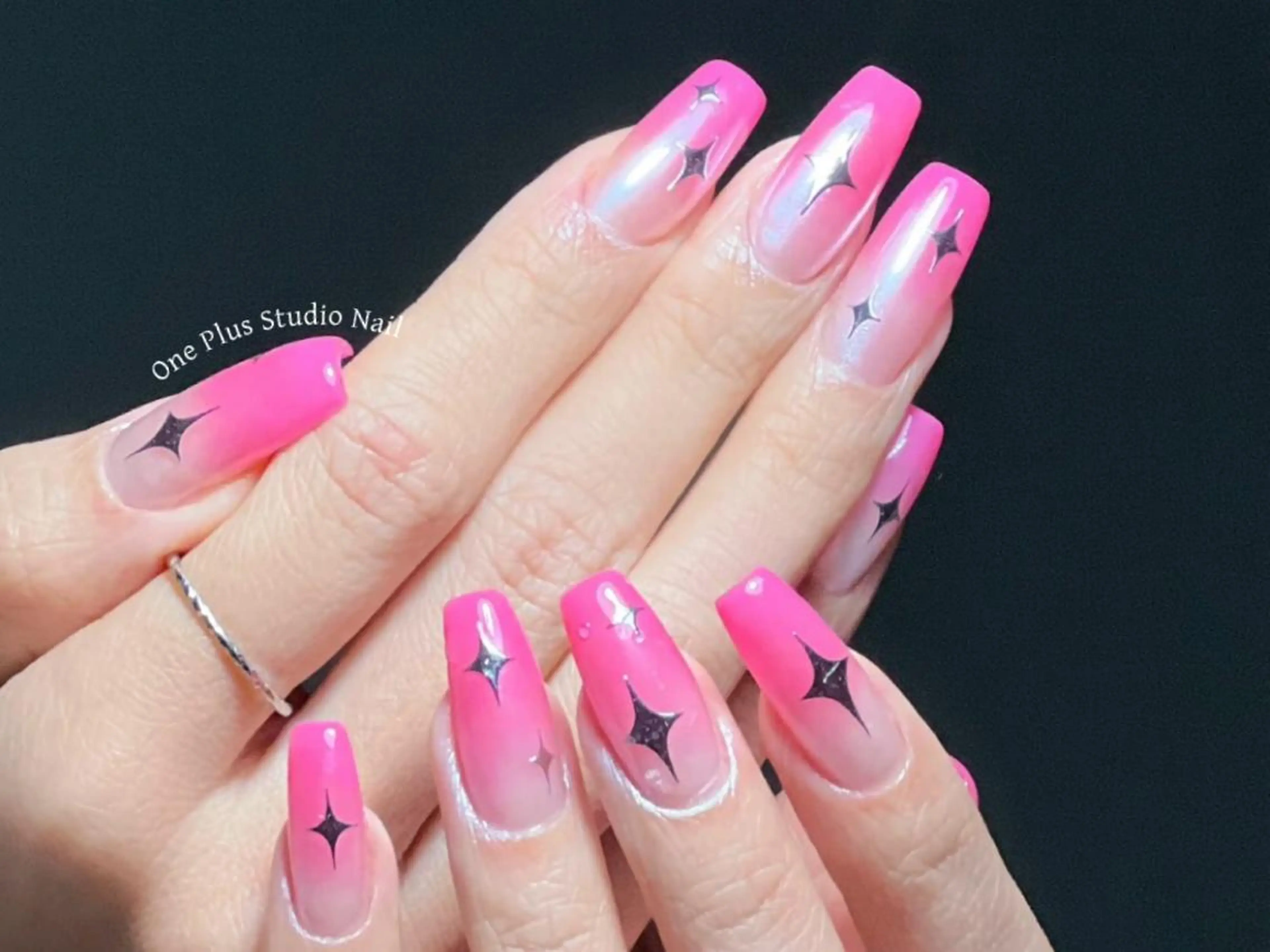 ネイル アートネイル オーロラネイル ガーリー キラキラネイル 韓国ネイル One plus StudioNailのネイルデザイン
