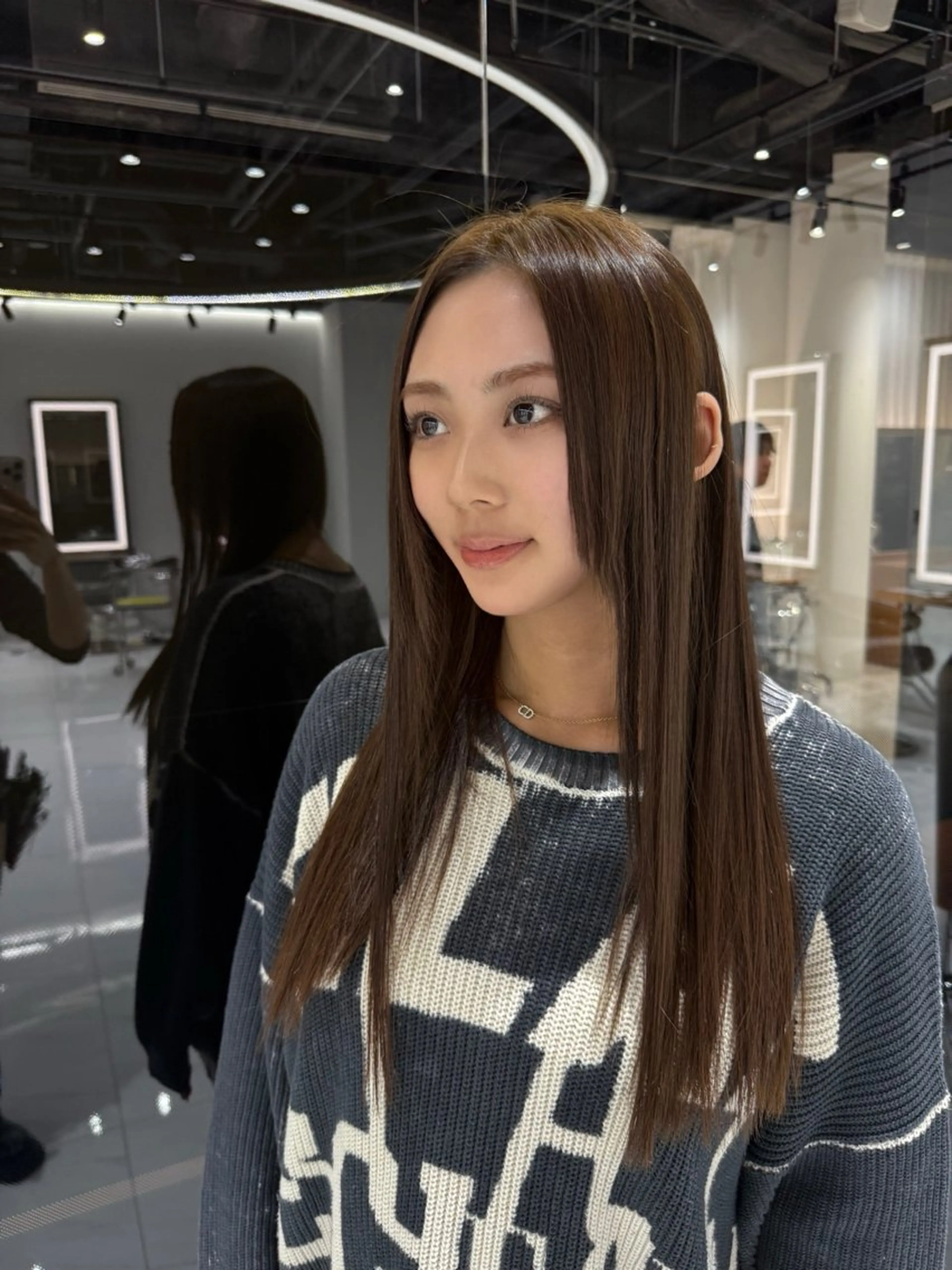 ロング アッシュ アッシュブラウン アッシュグレー アッシュグレージュ レイヤーカット nanami yamazakiのヘアスタイル