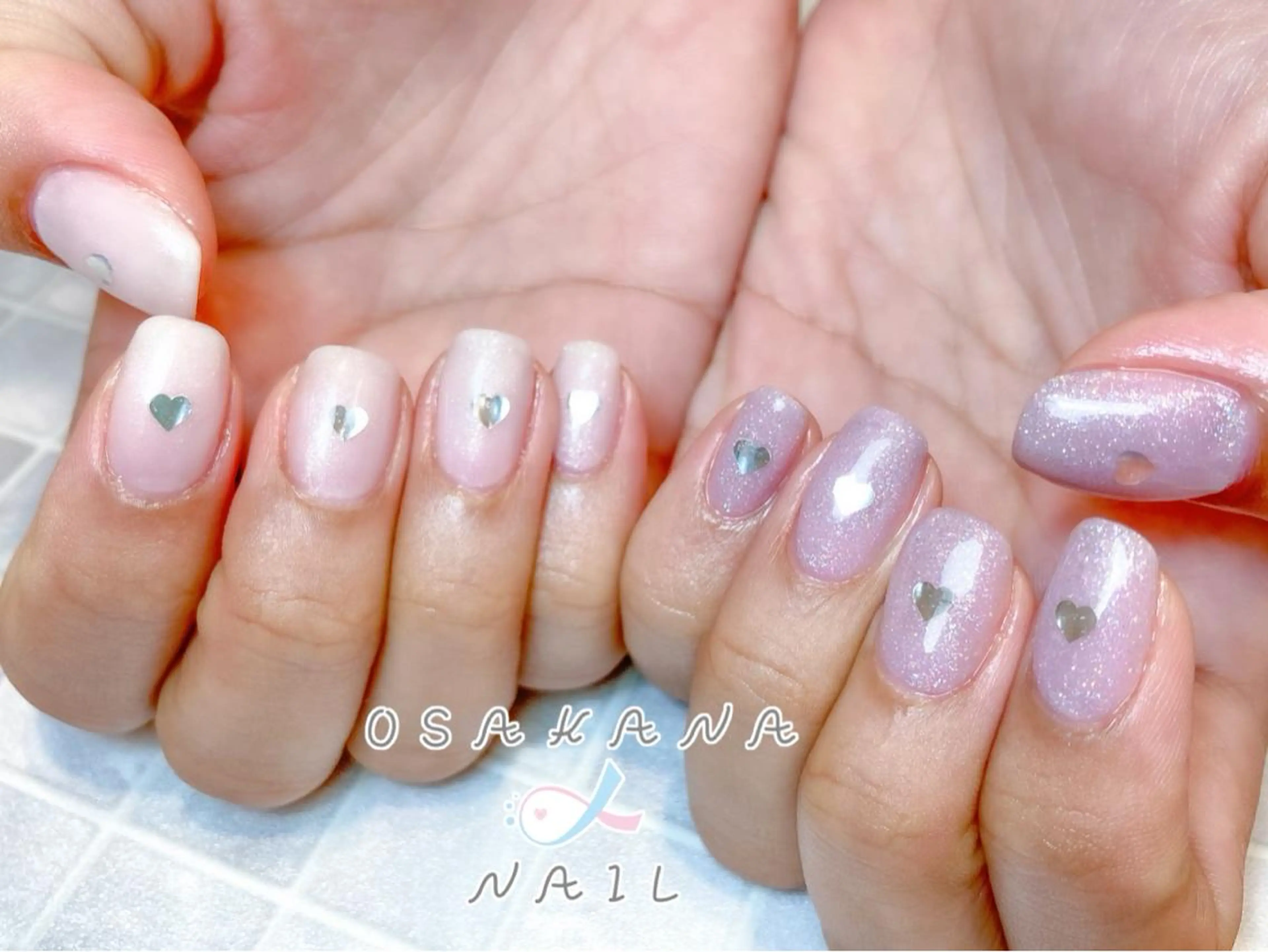 ネイル アートネイル ハート ホログラムネイル キラキラネイル シンプルネイル ハンドネイル OSAKNA NAIL しおん🐠のネイルデザイン