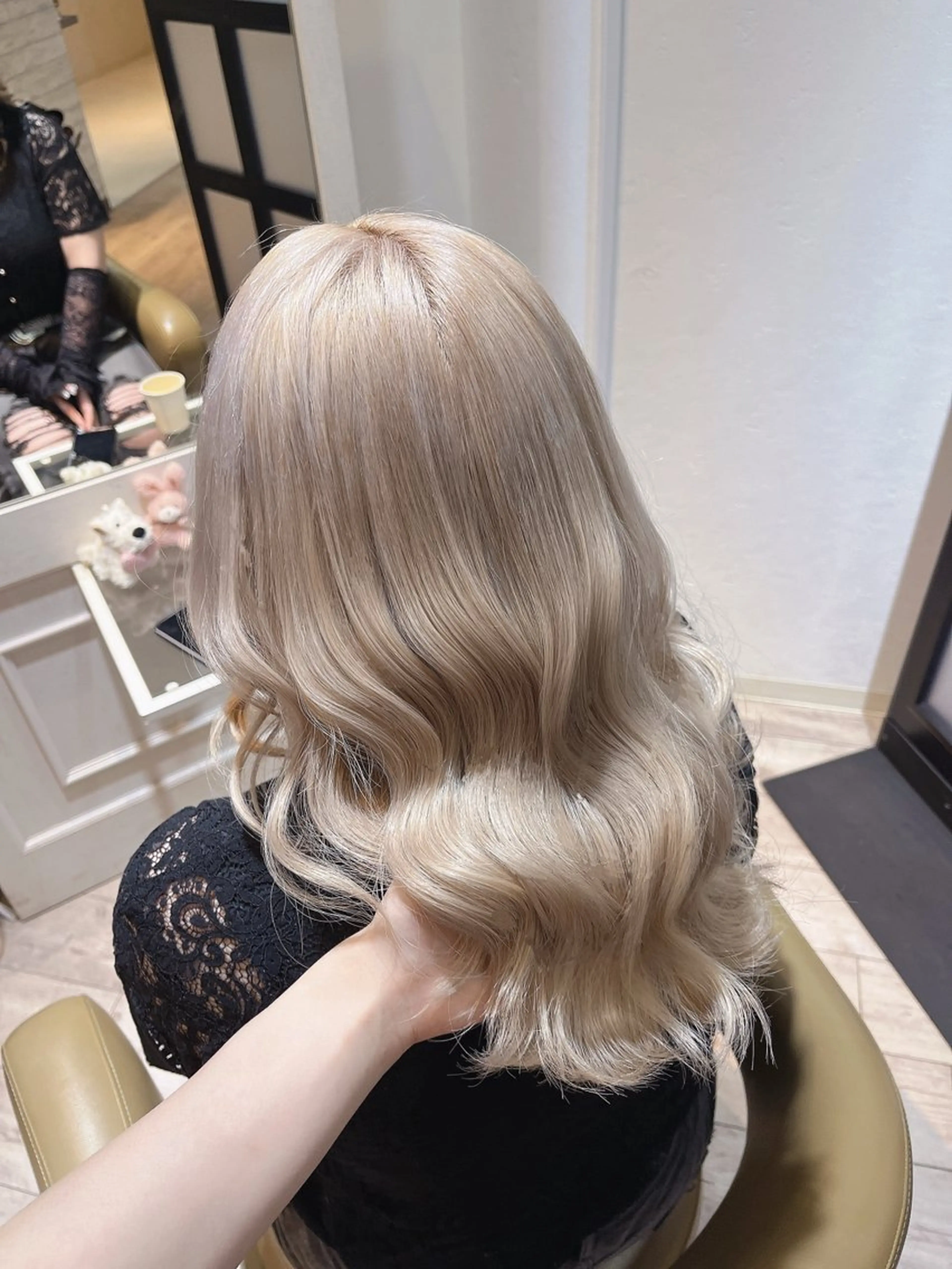 セミロング カラー ブロンド ホワイトブロンド ハイトーン/アレンジ かなで⊹ ࣪ ˖⟡のヘアスタイル