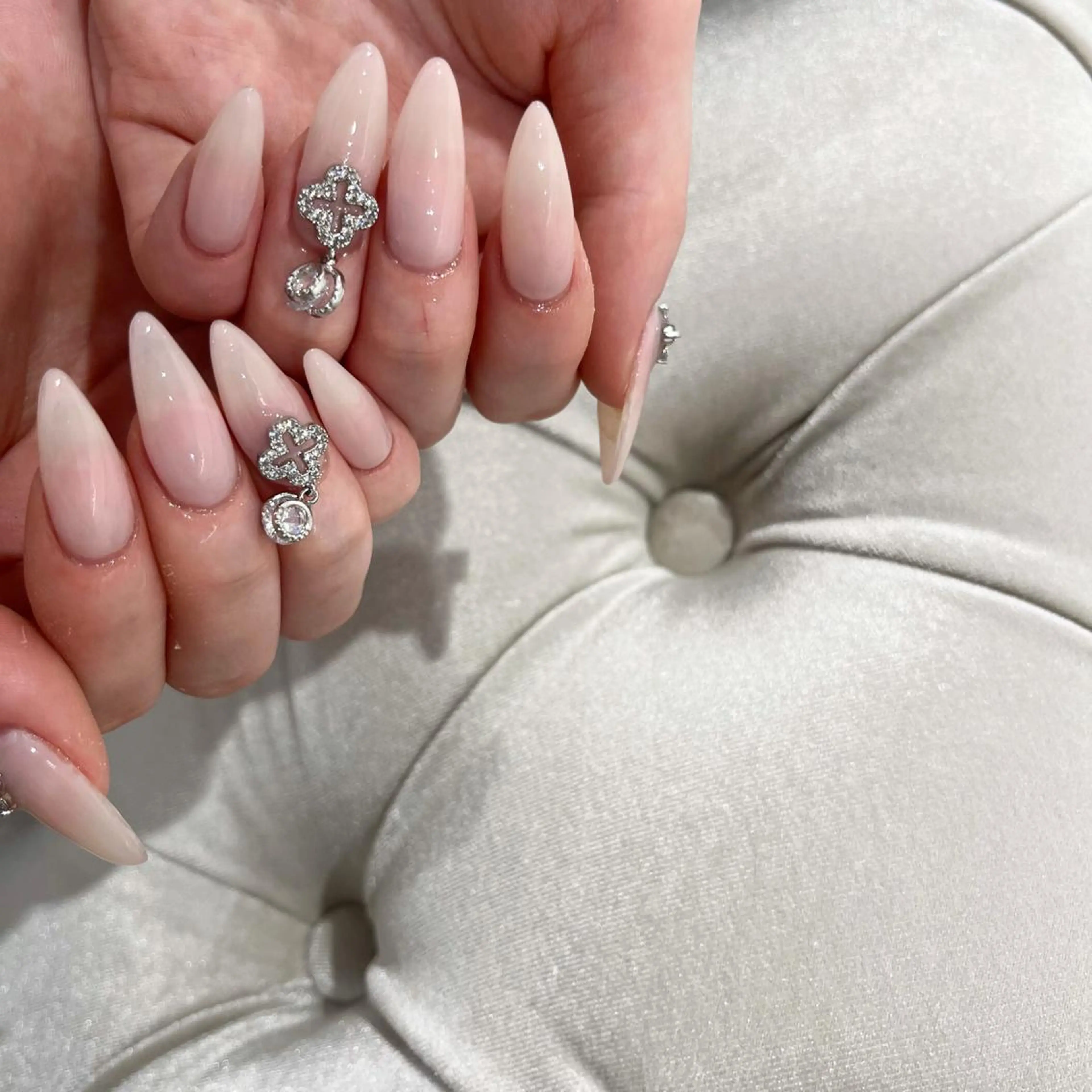 ネイル Raviy大阪店所属・hawa ♡のネイルデザイン