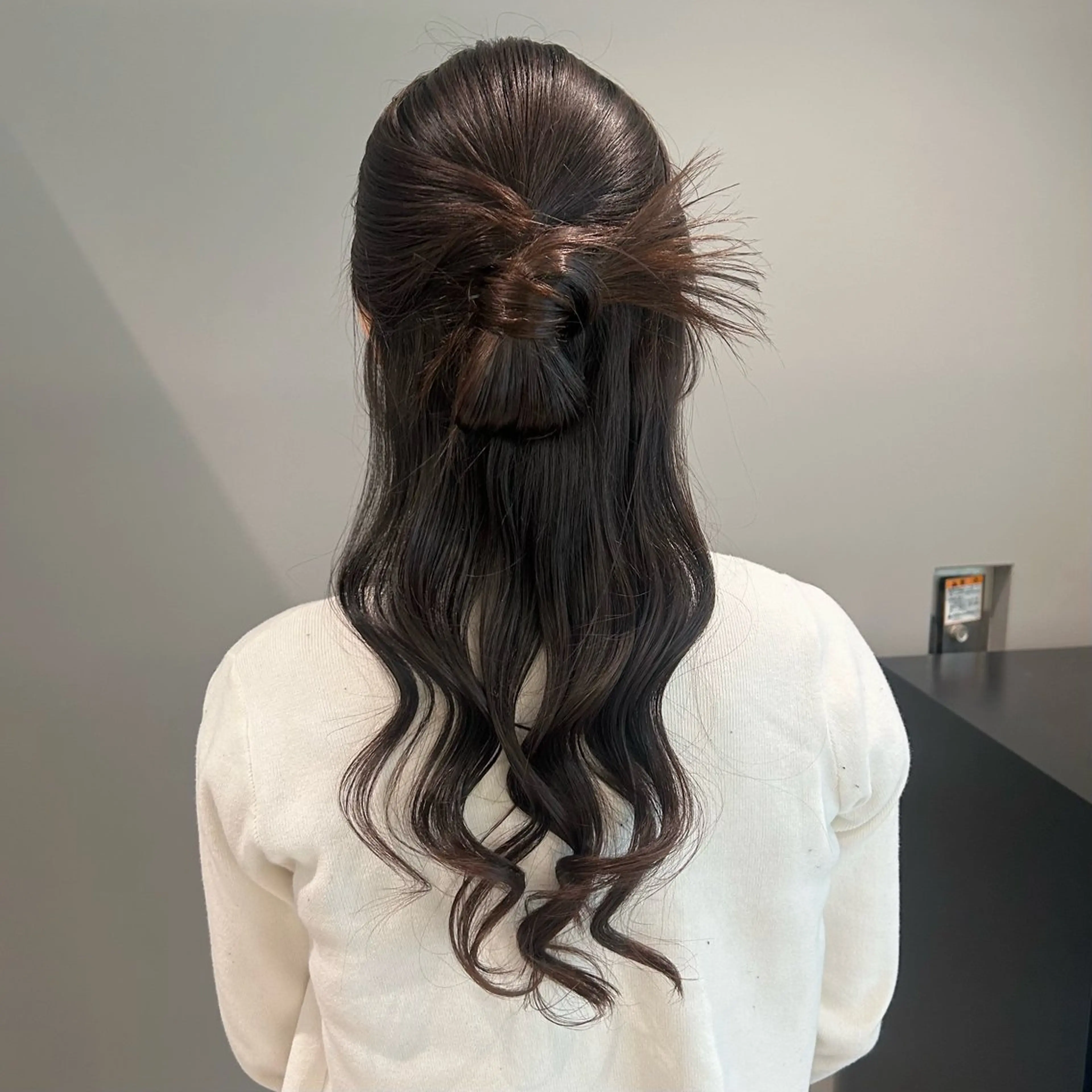 セミロング ヘアアレンジ くびれヘア 顔周りカット 髪質改善 韓国風ヘア レイヤーカット ヘアセット ブリーチなしベージュ /ヘアセット/ミユのヘアスタイル