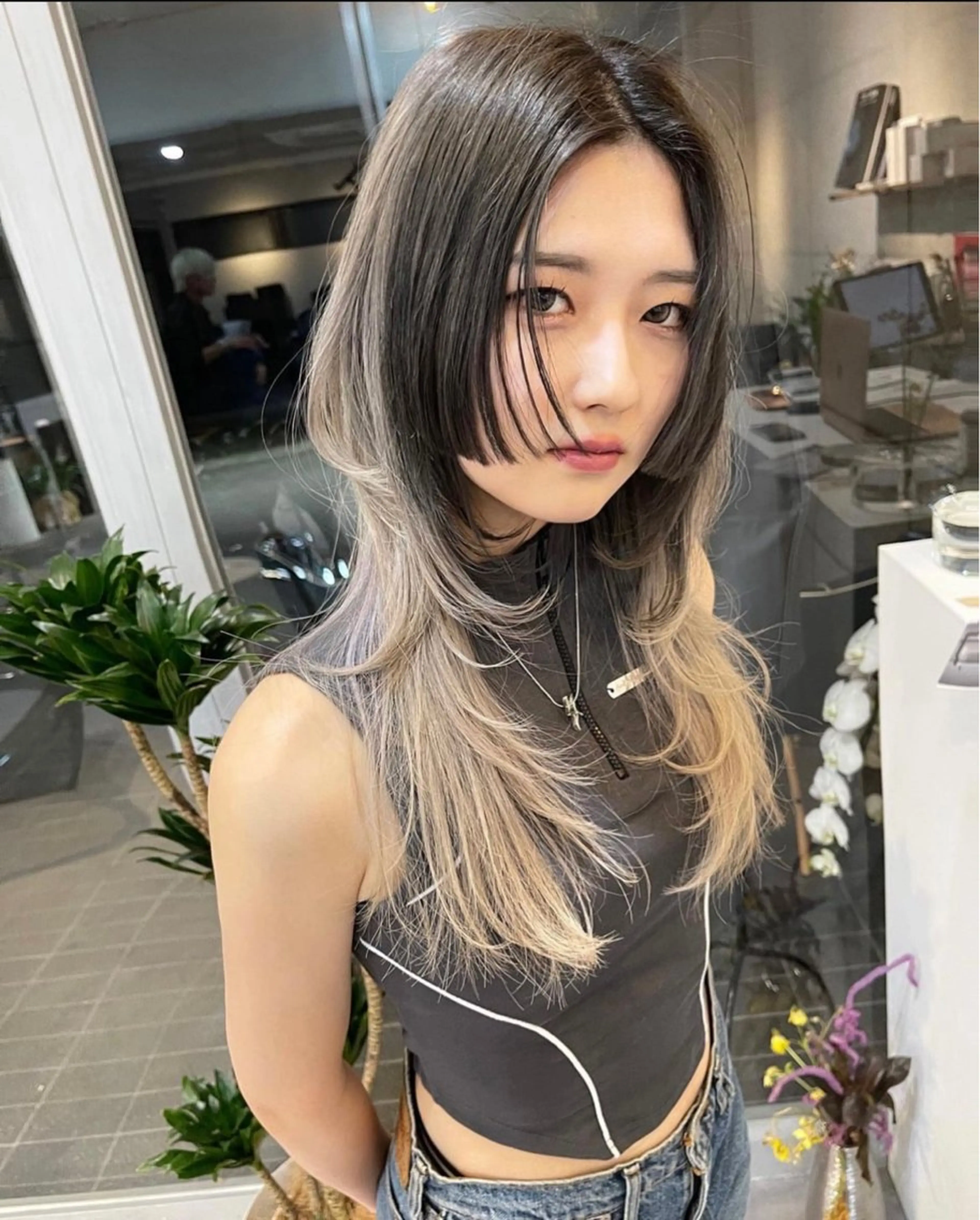 ロング カラー ALLY所属・ウルフカット / ケアブリーチのヘアスタイル