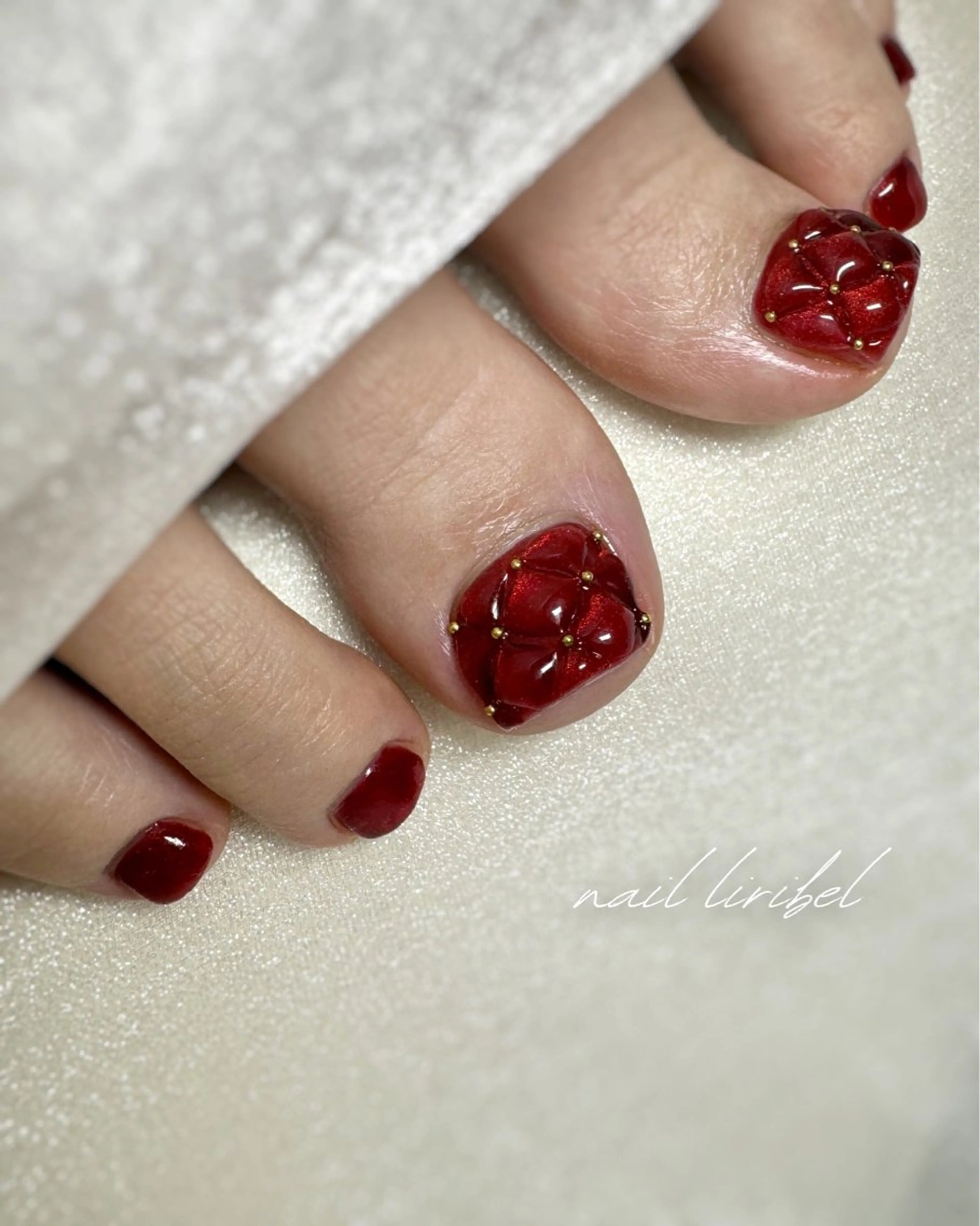 ネイル アートネイル フットネイル マグネットネイル 赤色 フットネイル Nail Liribelのネイルデザイン