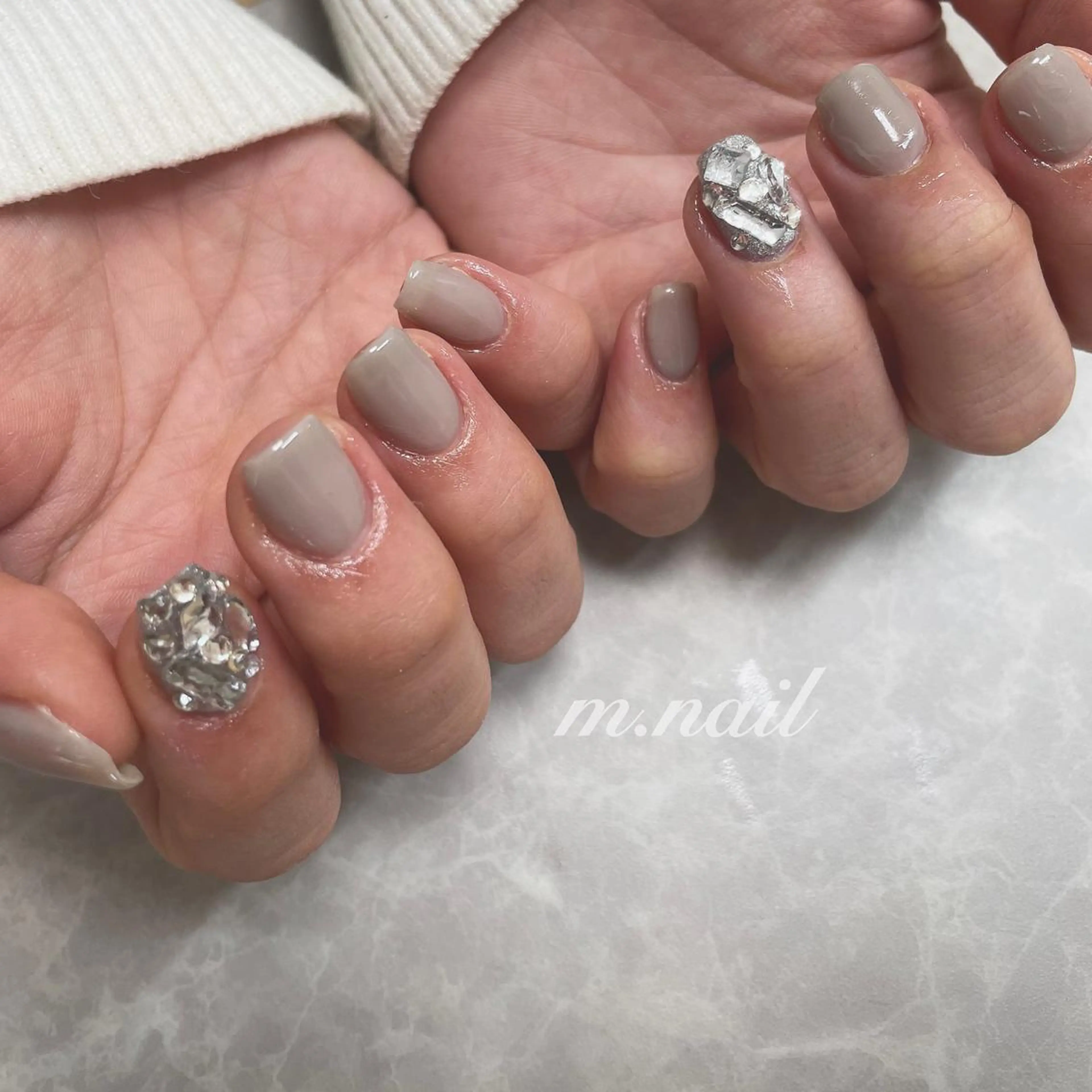 ネイル オフィスネイル ワンカラーネイル シンプルネイル 春ネイル ストーンネイル m.nail salonのネイルデザイン
