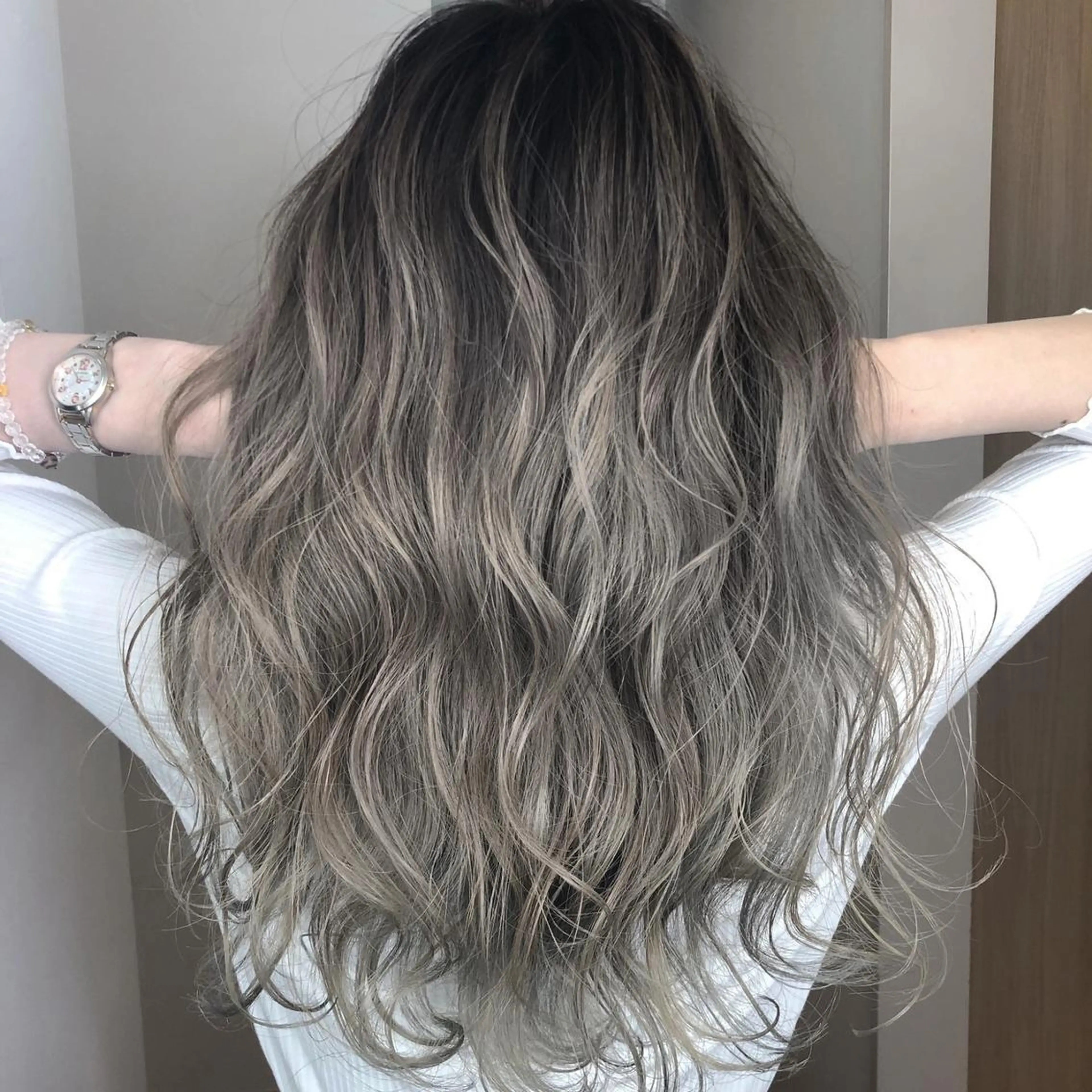 ロング カラー ブリーチ ケアブリーチ 透明感カラー イルミナカラー トリートメント 🎊ルービック 京橋店💛のヘアスタイル
