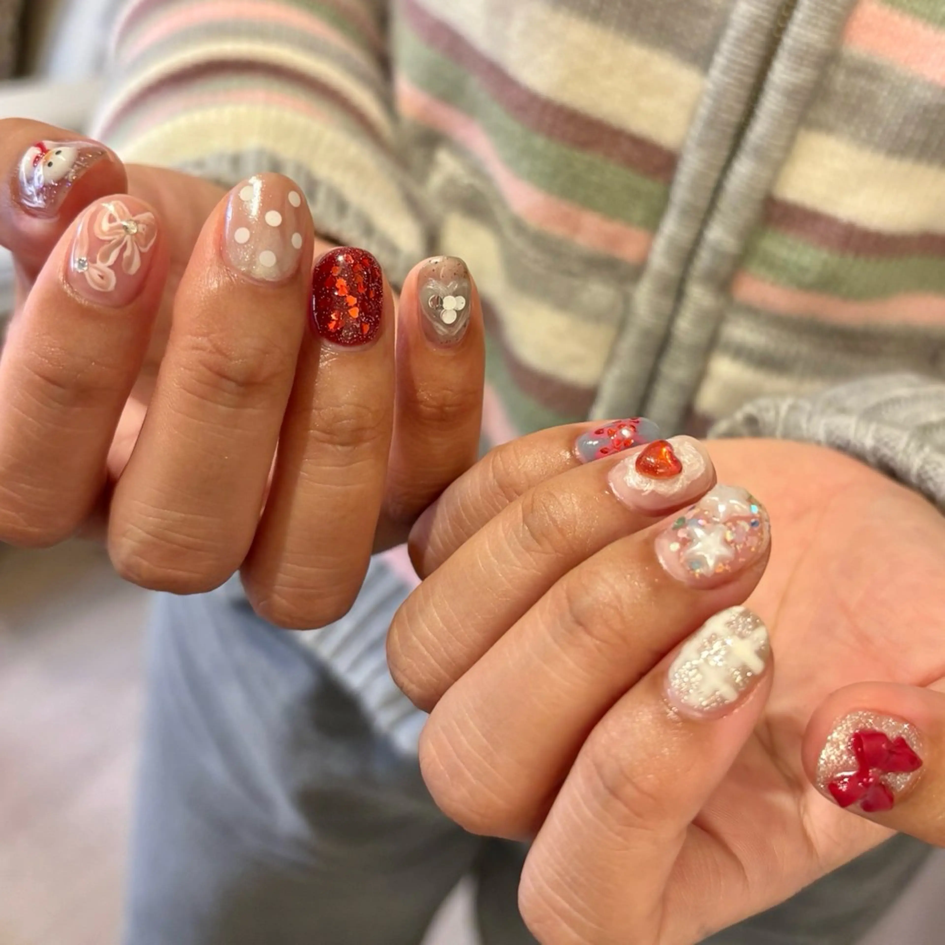 ネイル 韓国ネイル ニュアンスネイル 冬ネイル クリスマス ハンドネイル amuse 手書きニュアンスのネイルデザイン