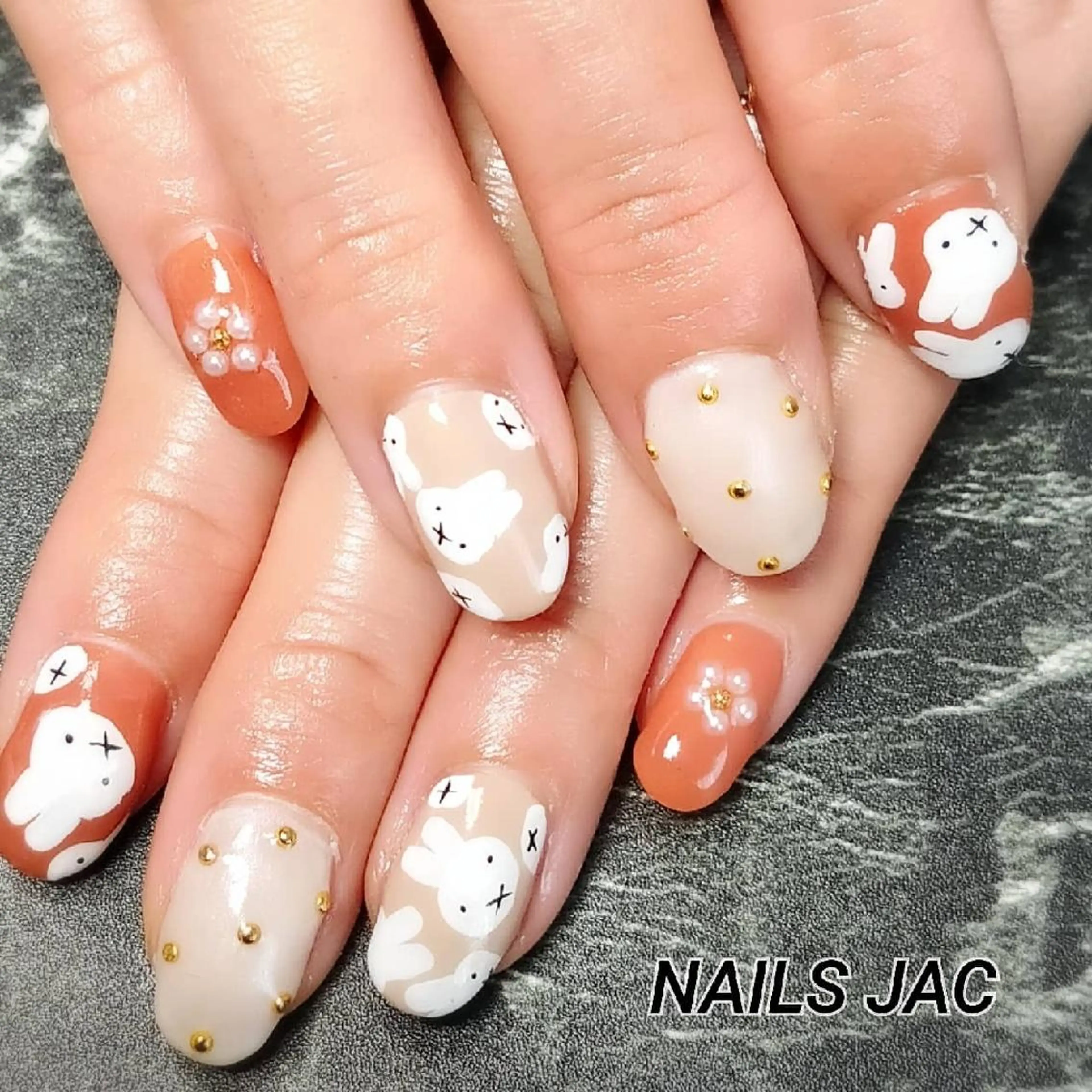 ミディアム ハンドネイル 島屋 千奈美のネイルデザイン