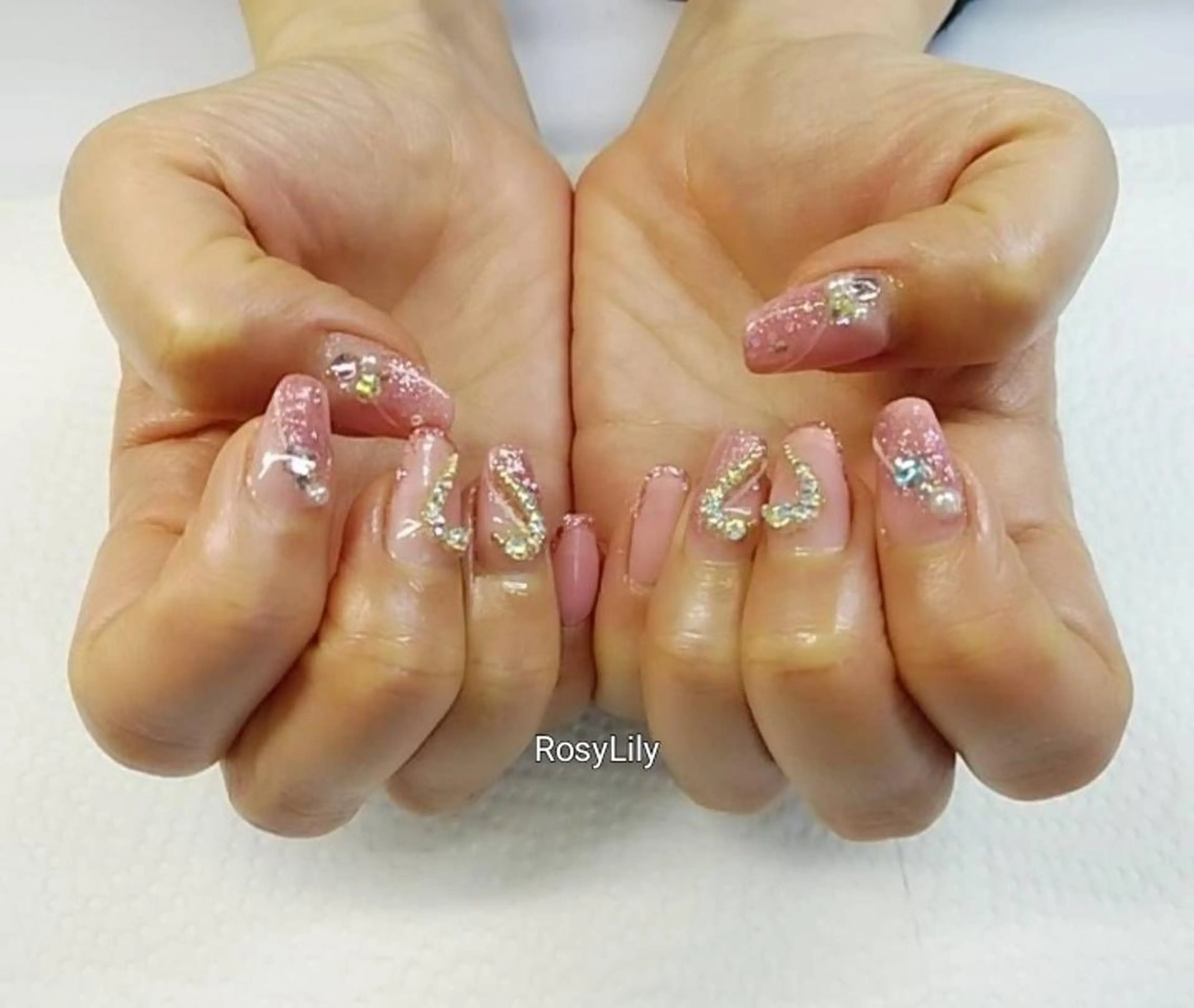 ネイル ハート 持ち込み 春ネイル プライベートサロン RosyLily所属・プライベートサロン Rosy Lilyのネイルデザイン