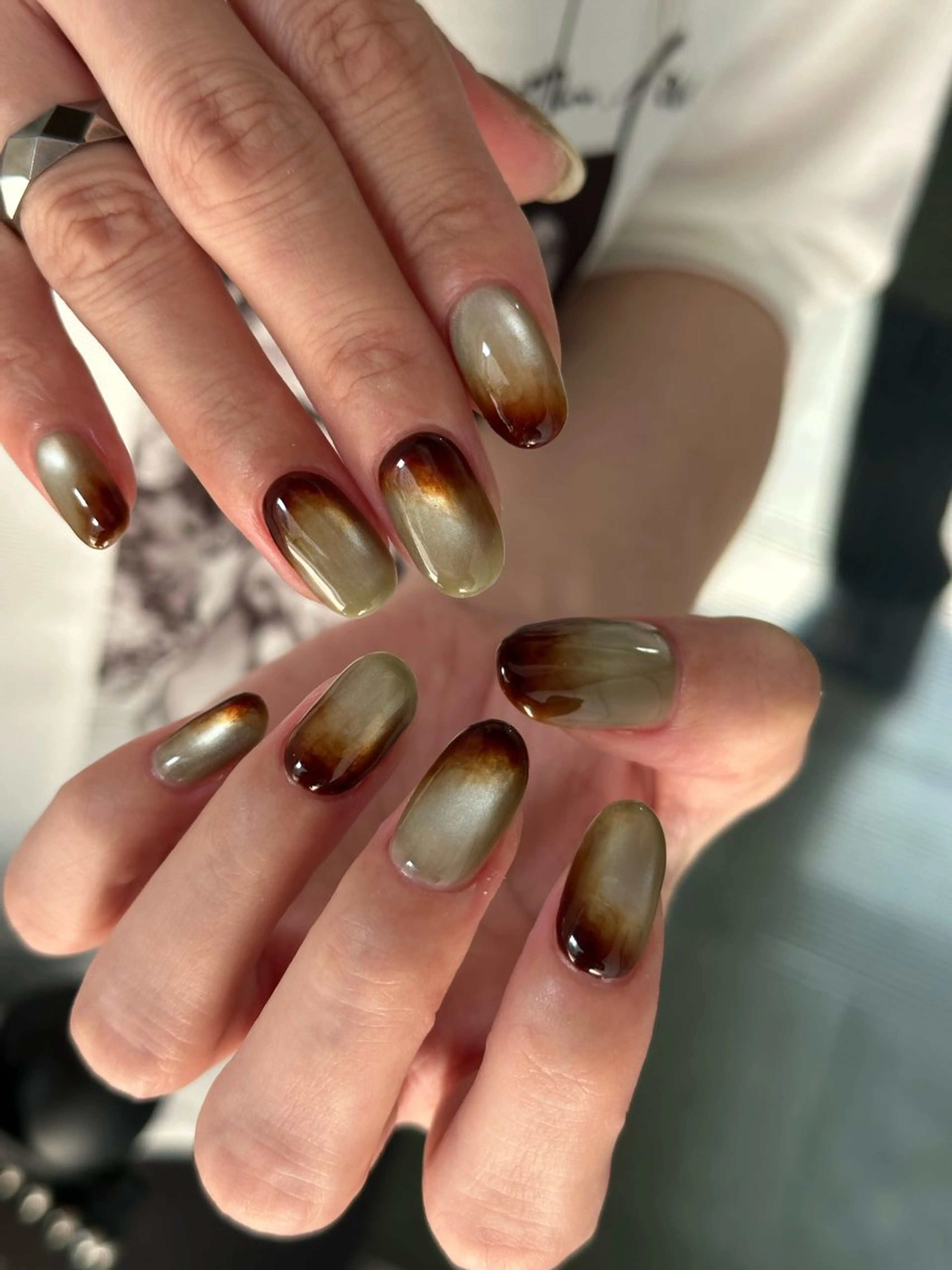 ネイル マグネットネイル ニュアンスネイル オフィスネイル シンプルネイル 夏ネイル ハンドネイル ryo.所属・yamaguchi ryoのネイルデザイン
