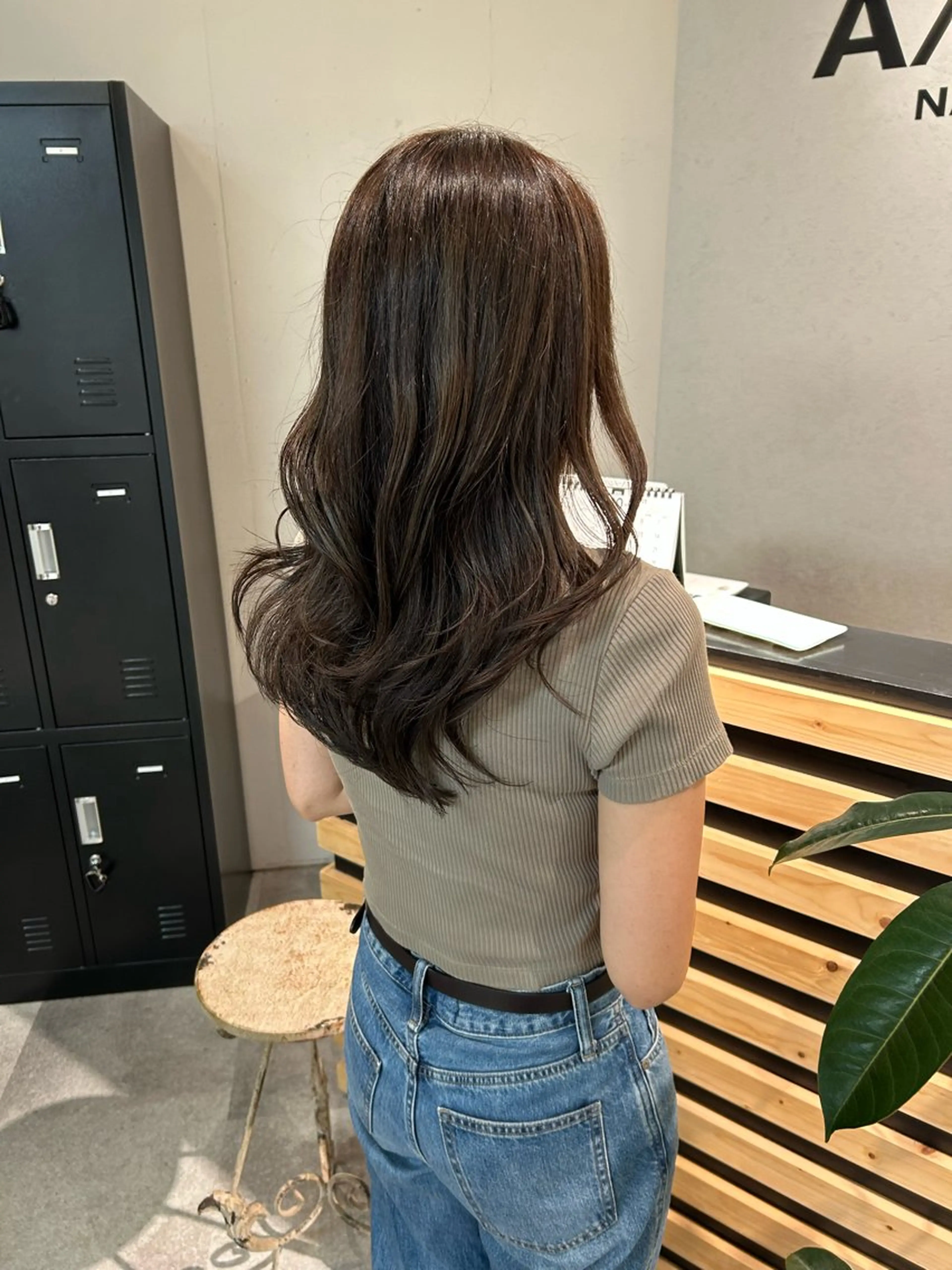 ミディアム カラー ベージュカラー オリーブベージュ レイヤーカット カット ヘアカラー トリートメント AILEE所属・ウルフカット レイヤーカット上柿のヘアスタイル