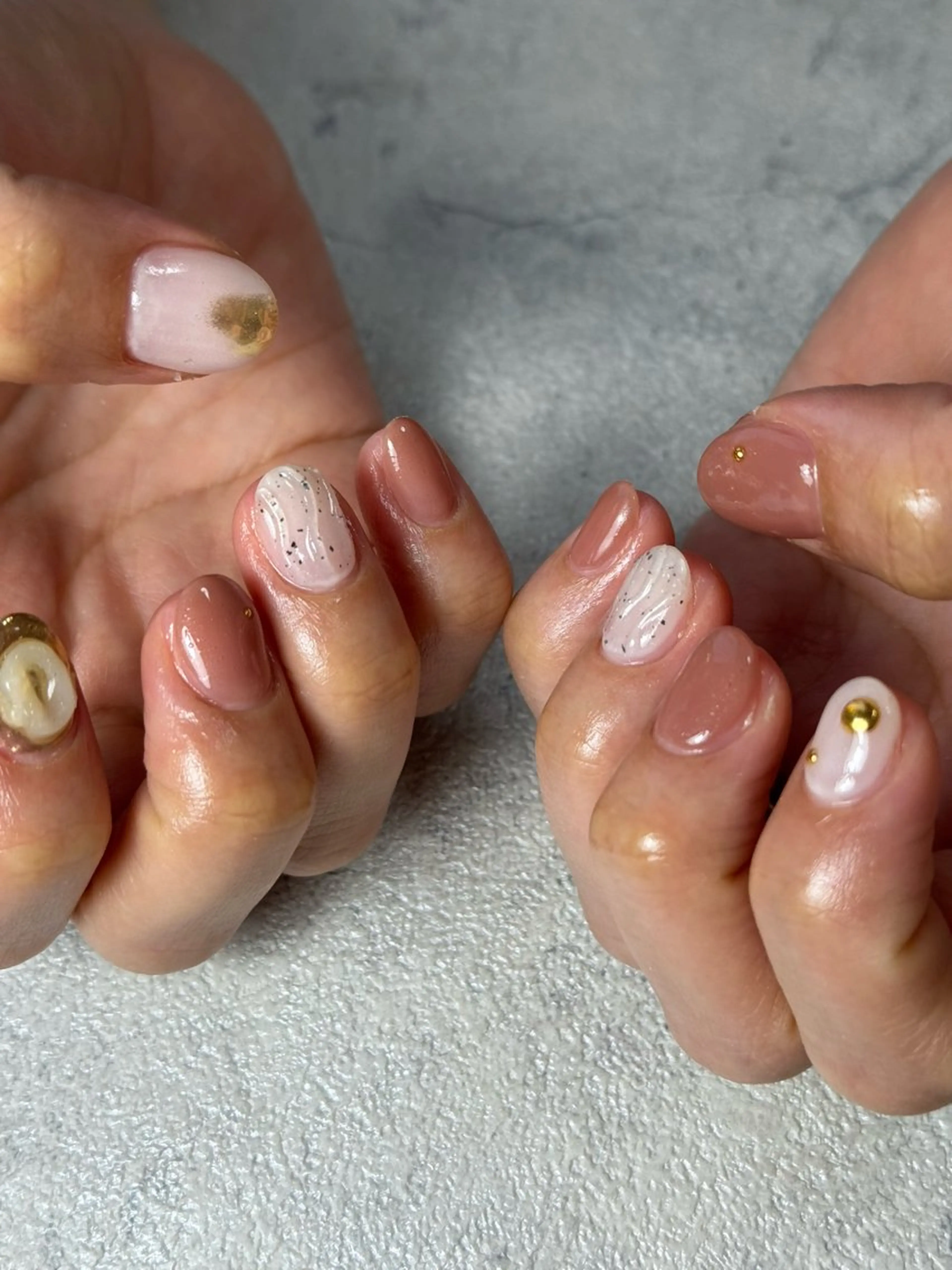 ネイル ジェルネイル ゴールド 持ち込み ニュアンスネイル オフィスネイル ハンドネイル flowers nailのネイルデザイン