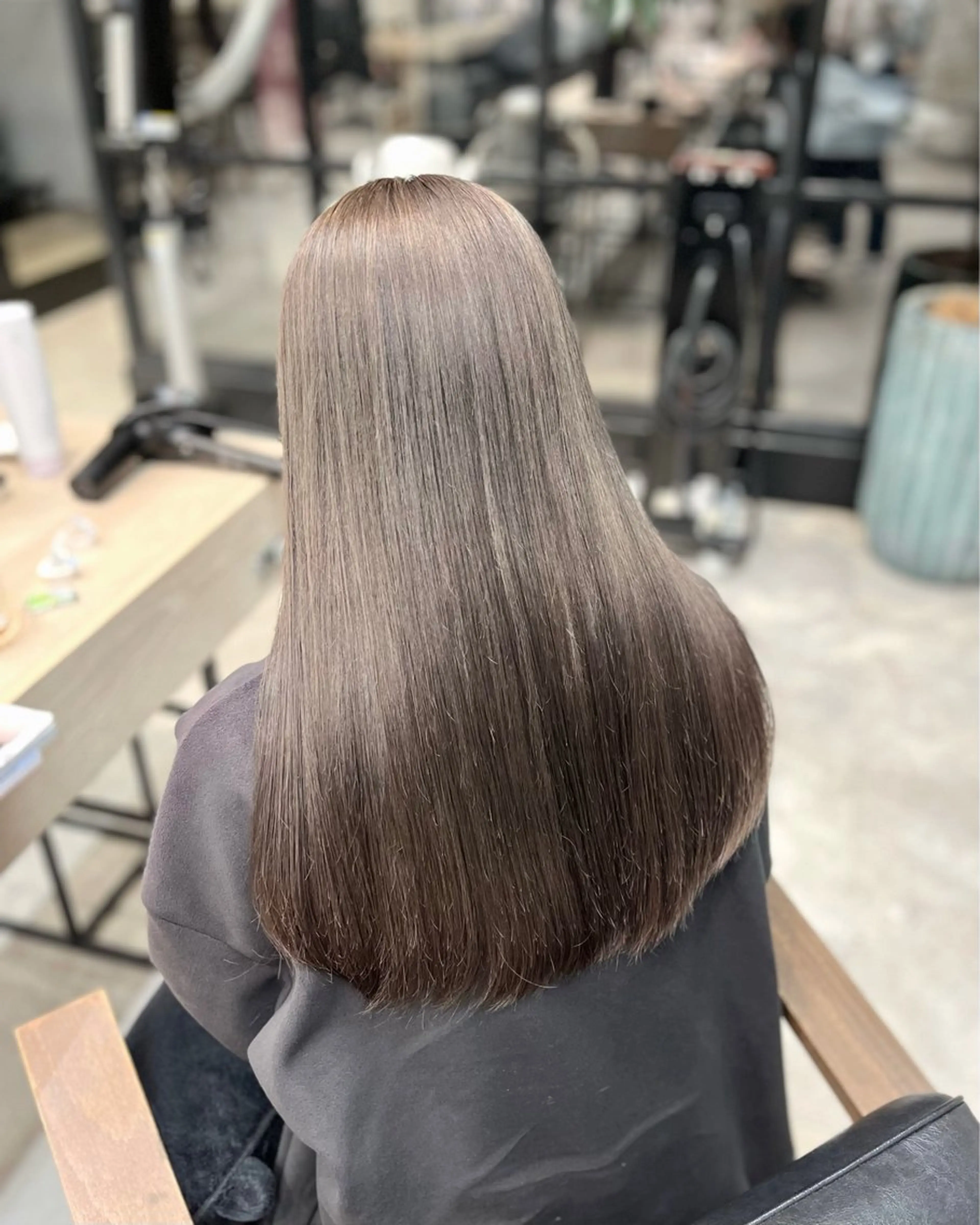 ロング カラー ベージュカラー ブリーチ 透明感カラー イルミナカラー ブリーチなしカラー 寒色 ♡ レイヤー ┊︎miyuのヘアスタイル