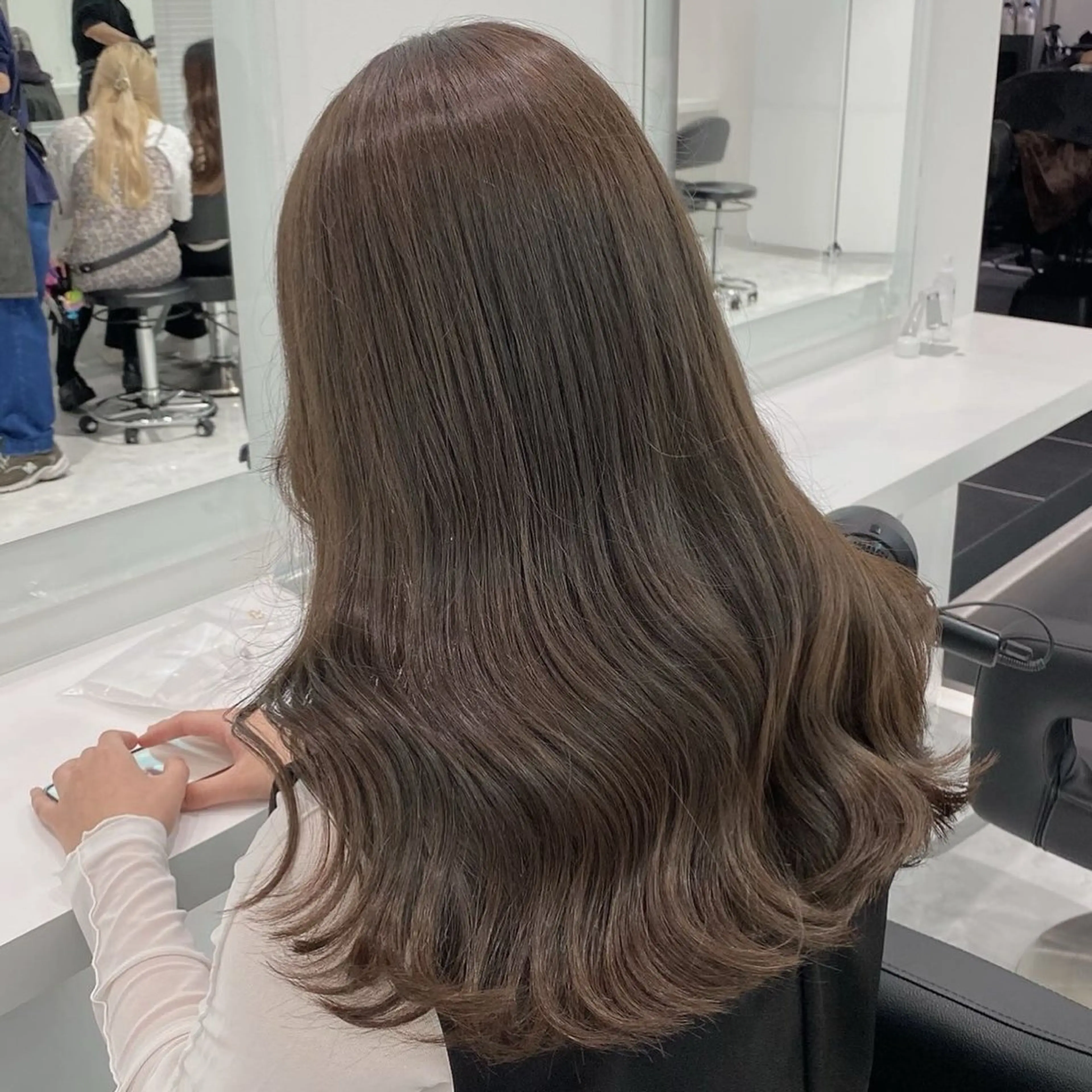 ロング カラー ヘアアレンジ ブリーチ 透明感カラー ブリーチなしカラー 髪質改善 似合わせカット 🩵ダメージレス艶感 ハイトーン🩷のヘアスタイル