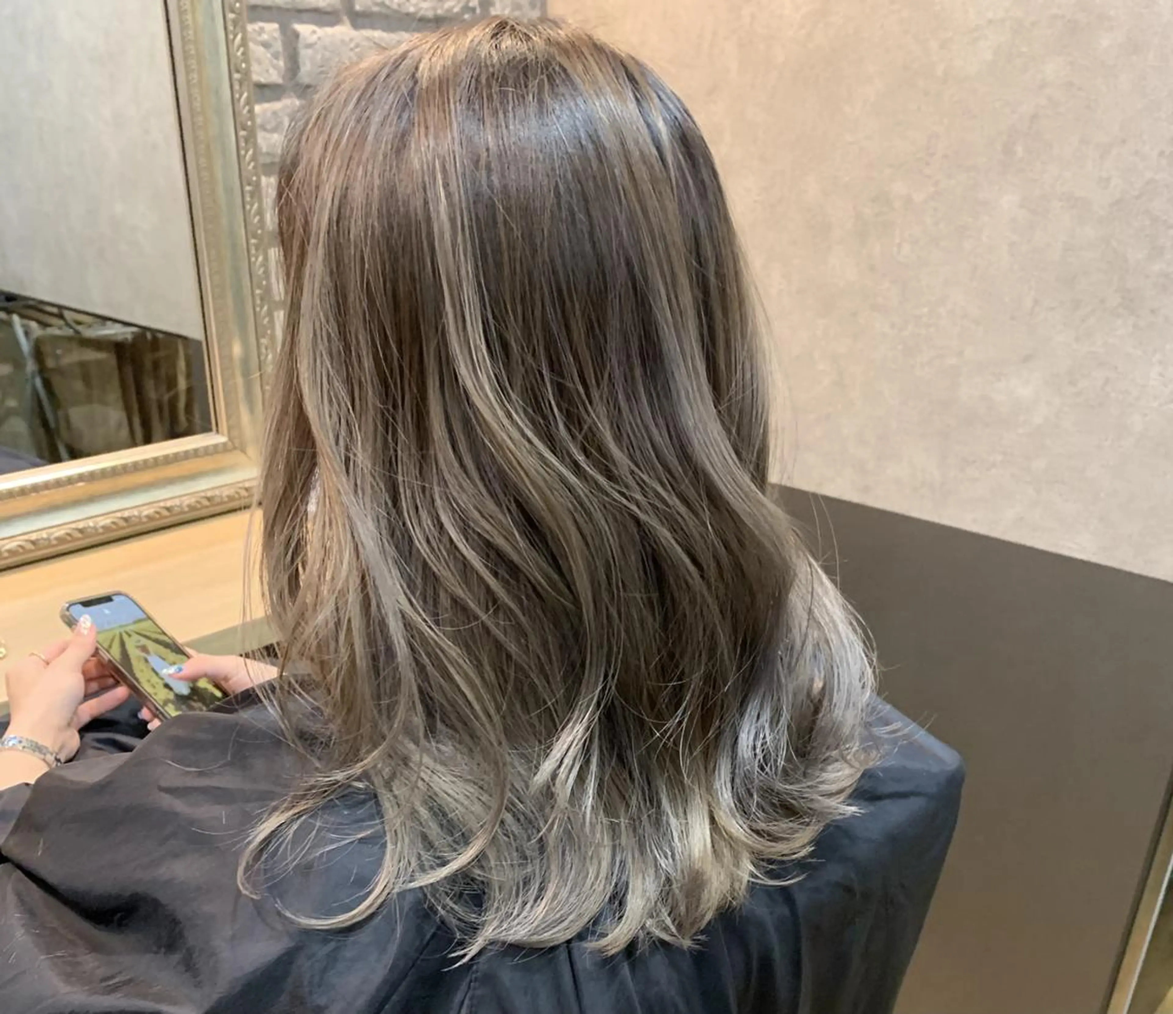 カラー セミロング 西中エリアNo.1✨ 髪質改善ラビマーニのヘアスタイル