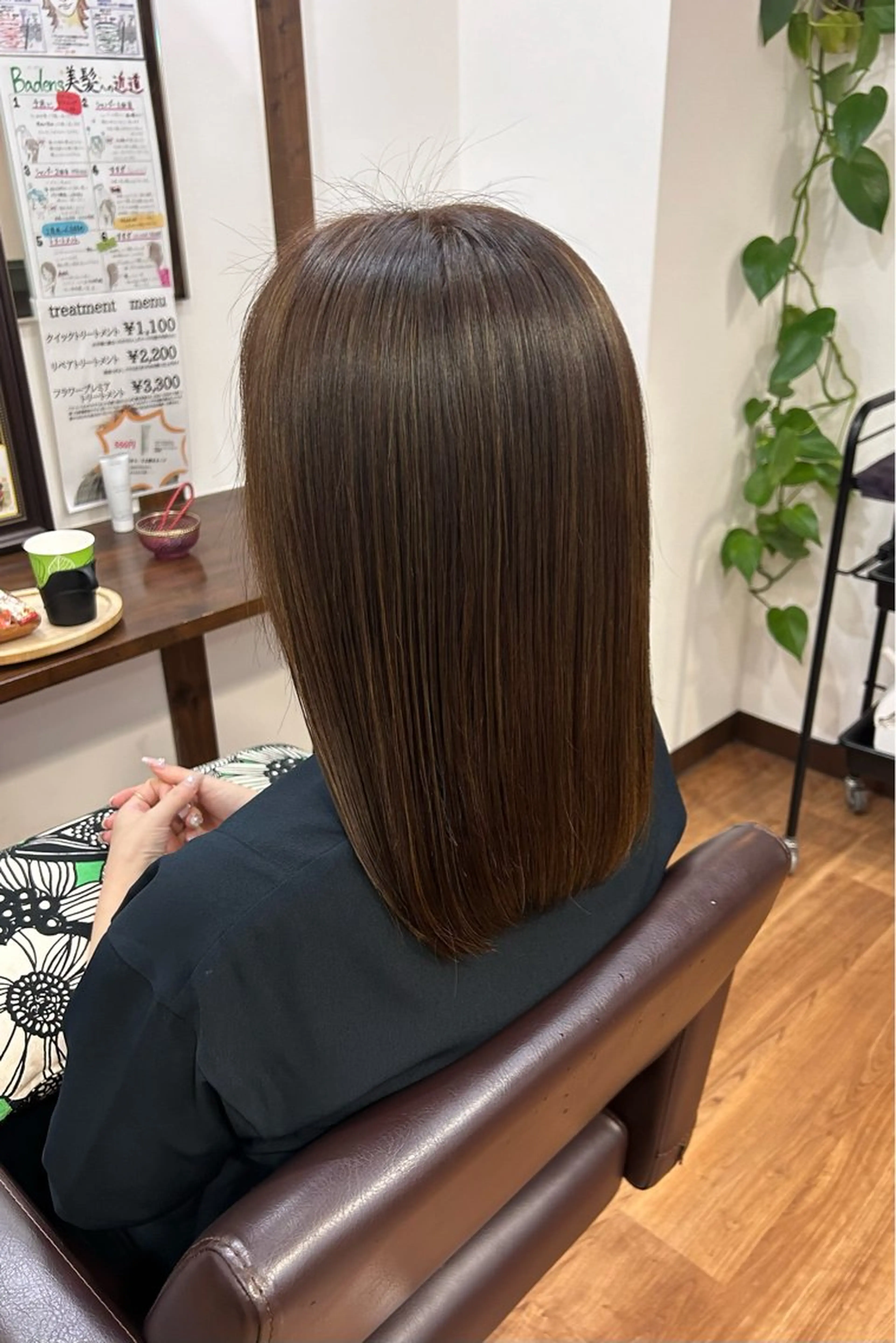 セミロング カラー ベージュカラー ハイライトカラー オリーブベージュ ハイライト ヘアカラー flower所属・原田 歩実のヘアスタイル