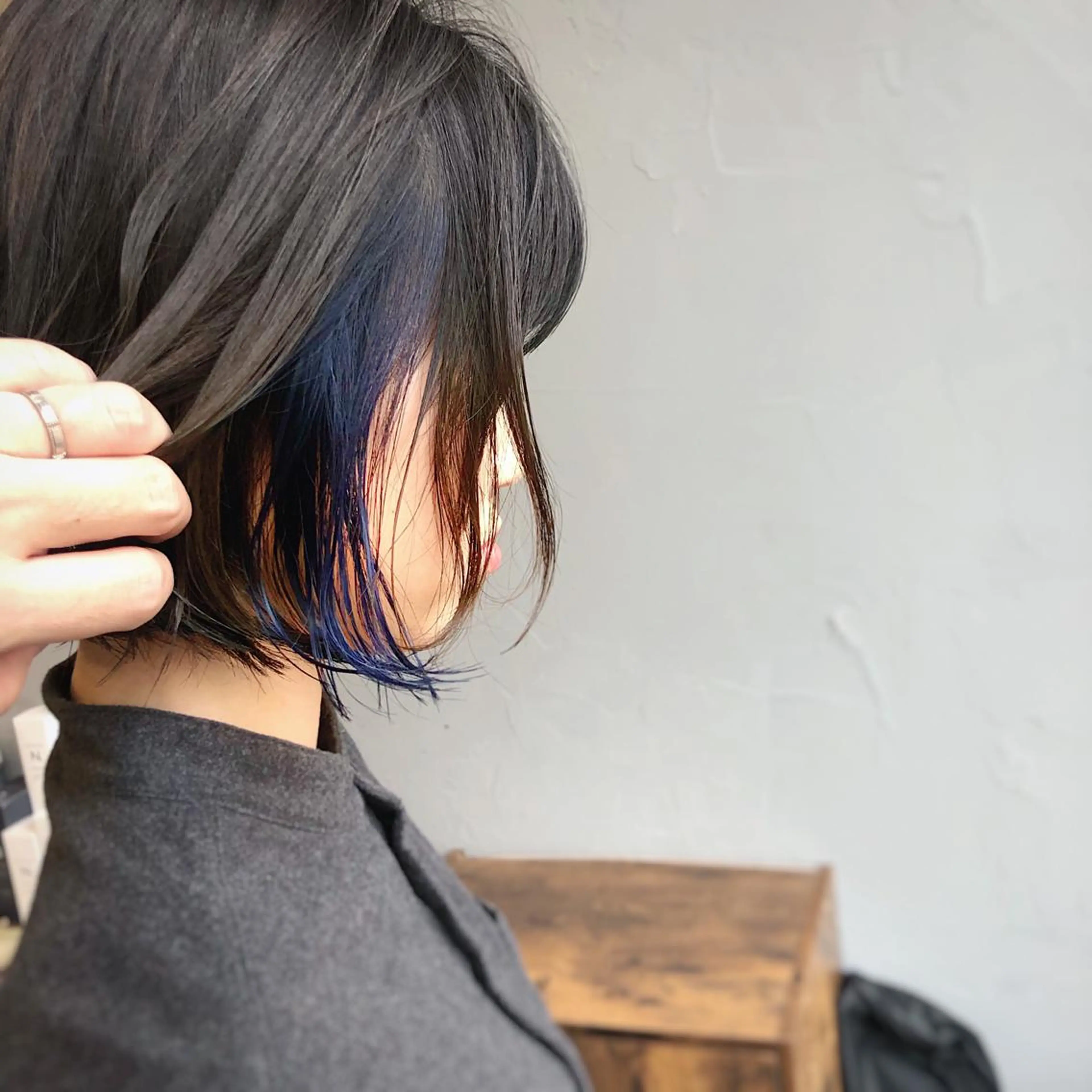 ミディアム カラー アッシュ ブルーカラー 透明感カラー インナーカラー ネイビーカラー カット ヘアカラー トリートメント CISCO所属・山口 浩之のヘアスタイル