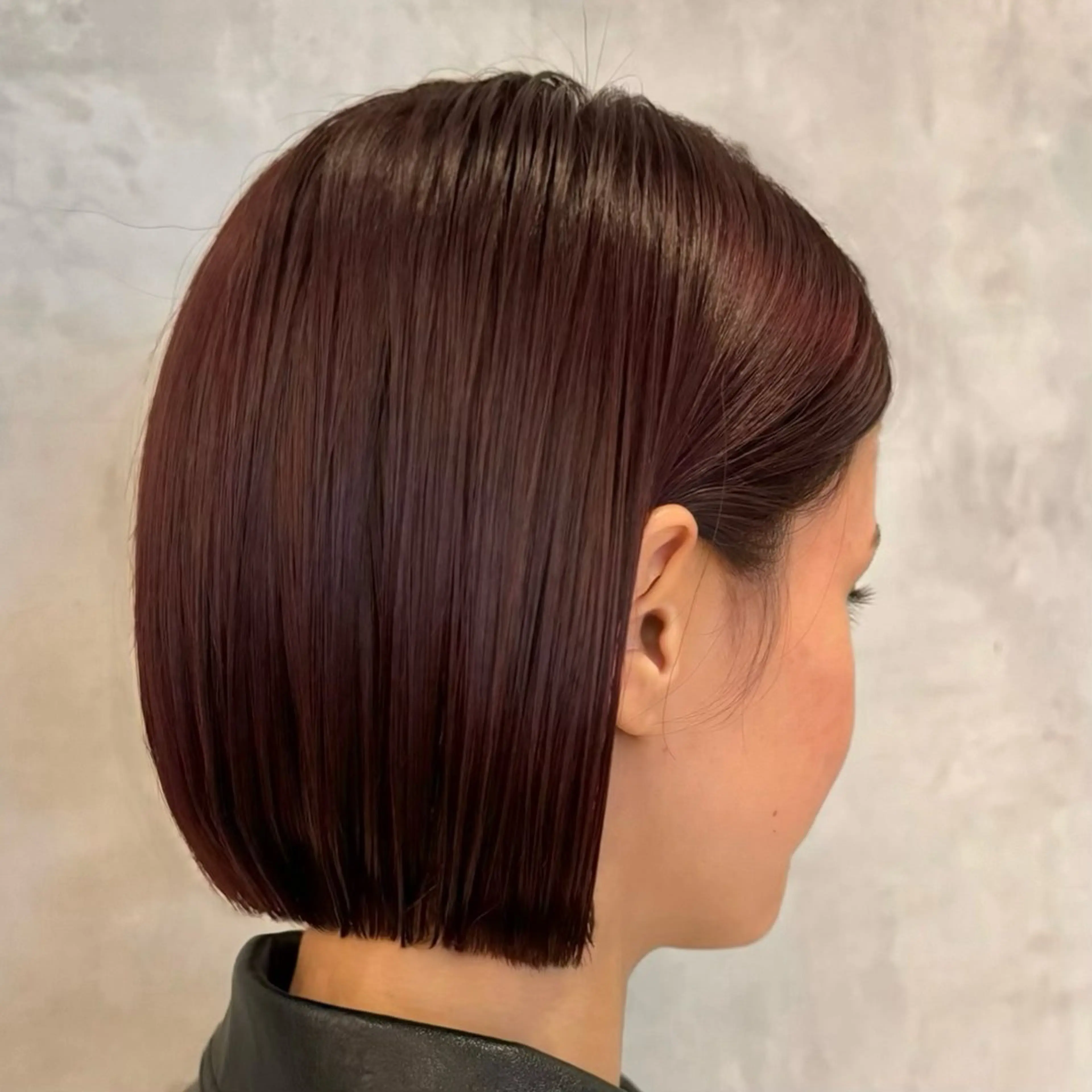 ミディアム カラー ヘアアレンジ ブリーチ カシス ダブルカラー ブリーチなしカラー ピンクカラー 暖色ダブルカラーボブ レイヤー🌈AINAのヘアスタイル