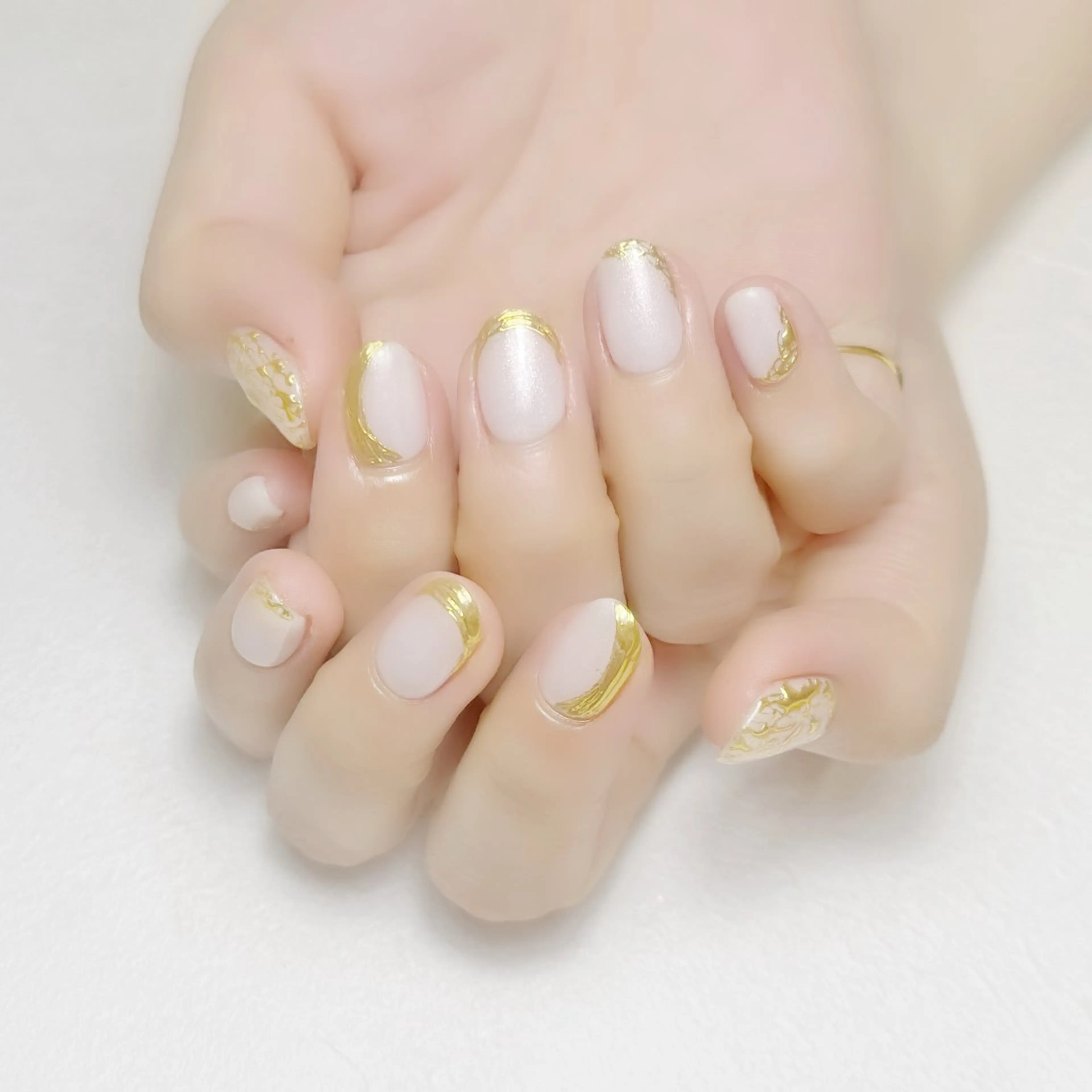 ネイル ゴールド ミラーネイル ホワイト rouse nail RISATOのネイルデザイン
