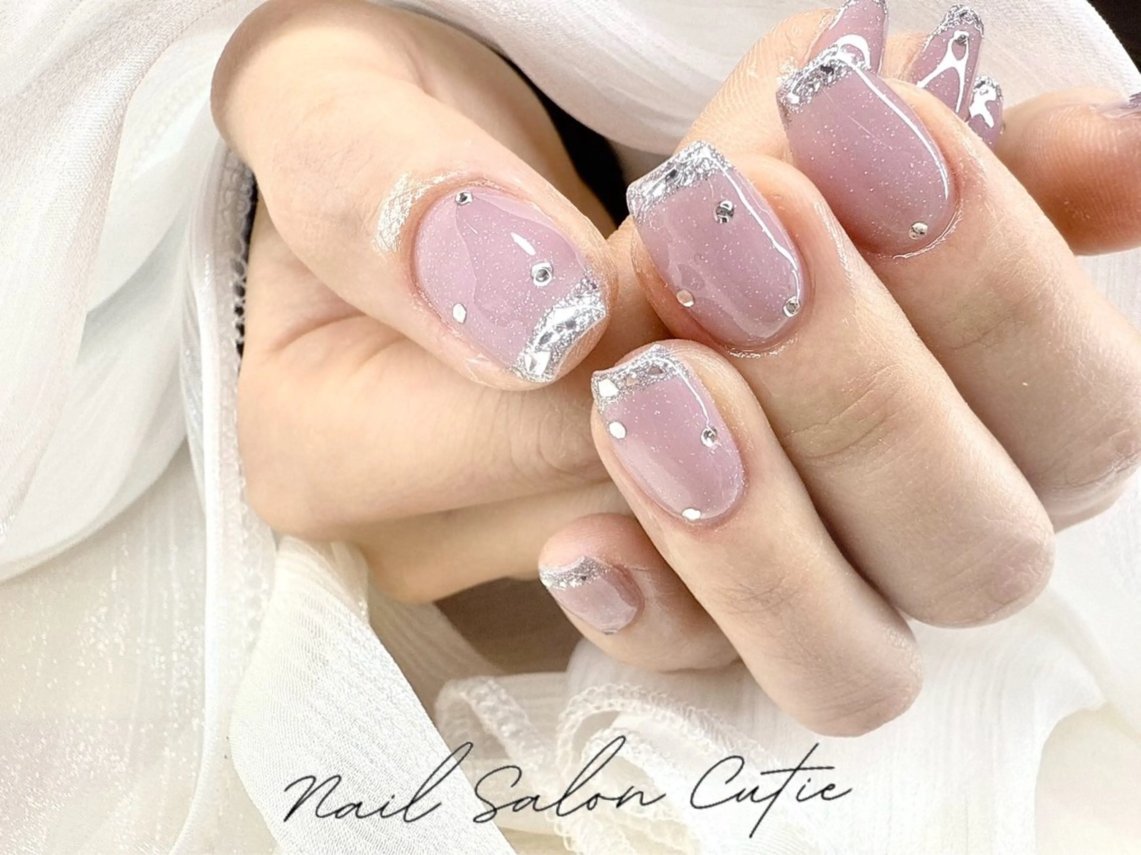 💕 宝石のような指先ガラスフレンチの写真