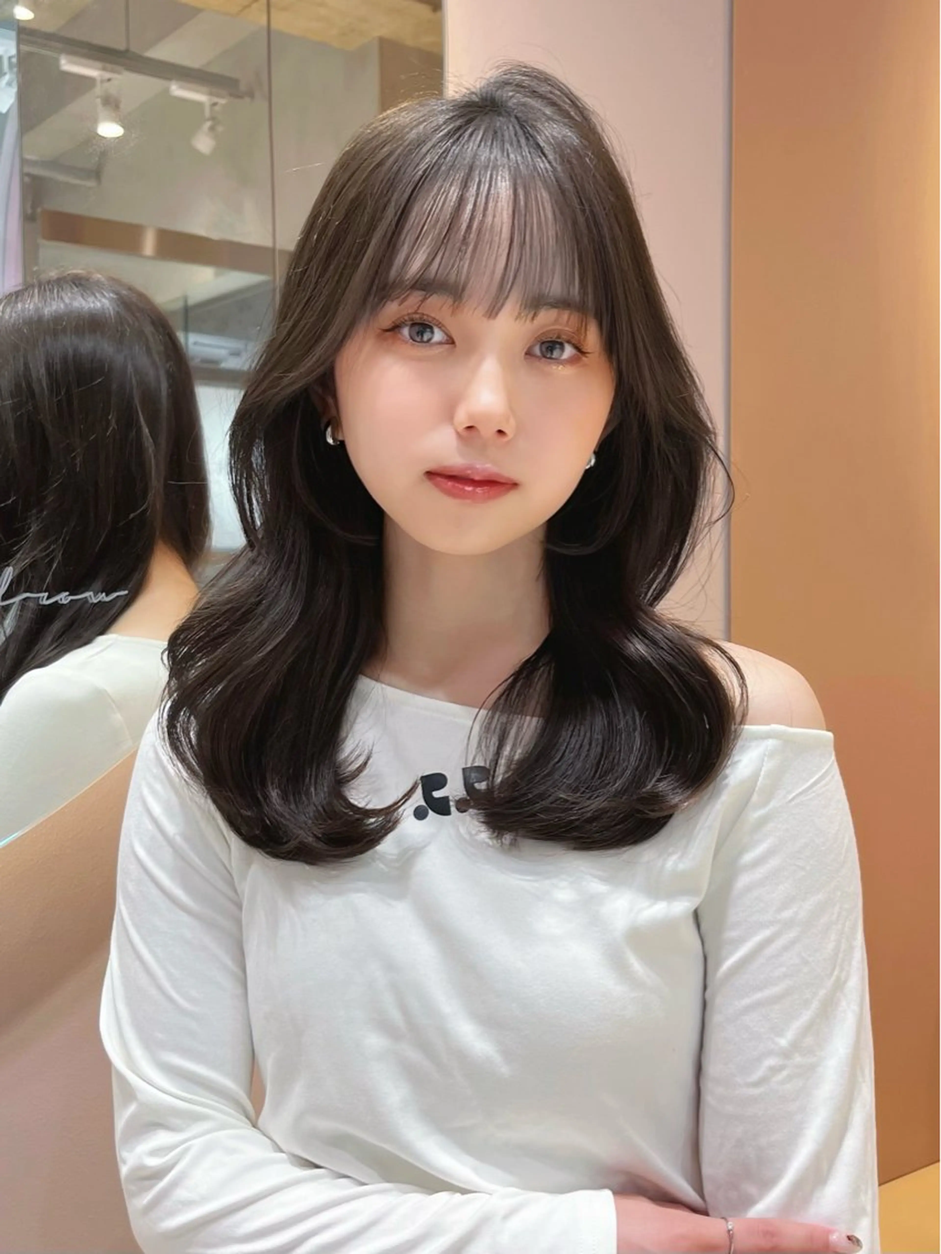 セミロング カラー グレージュ オリーブグレージュ オリーブグレー くびれヘア 韓国風ヘア カット ヘアカラー トリートメント 大人韓国ヘア🇰🇷 蒲生優のヘアスタイル