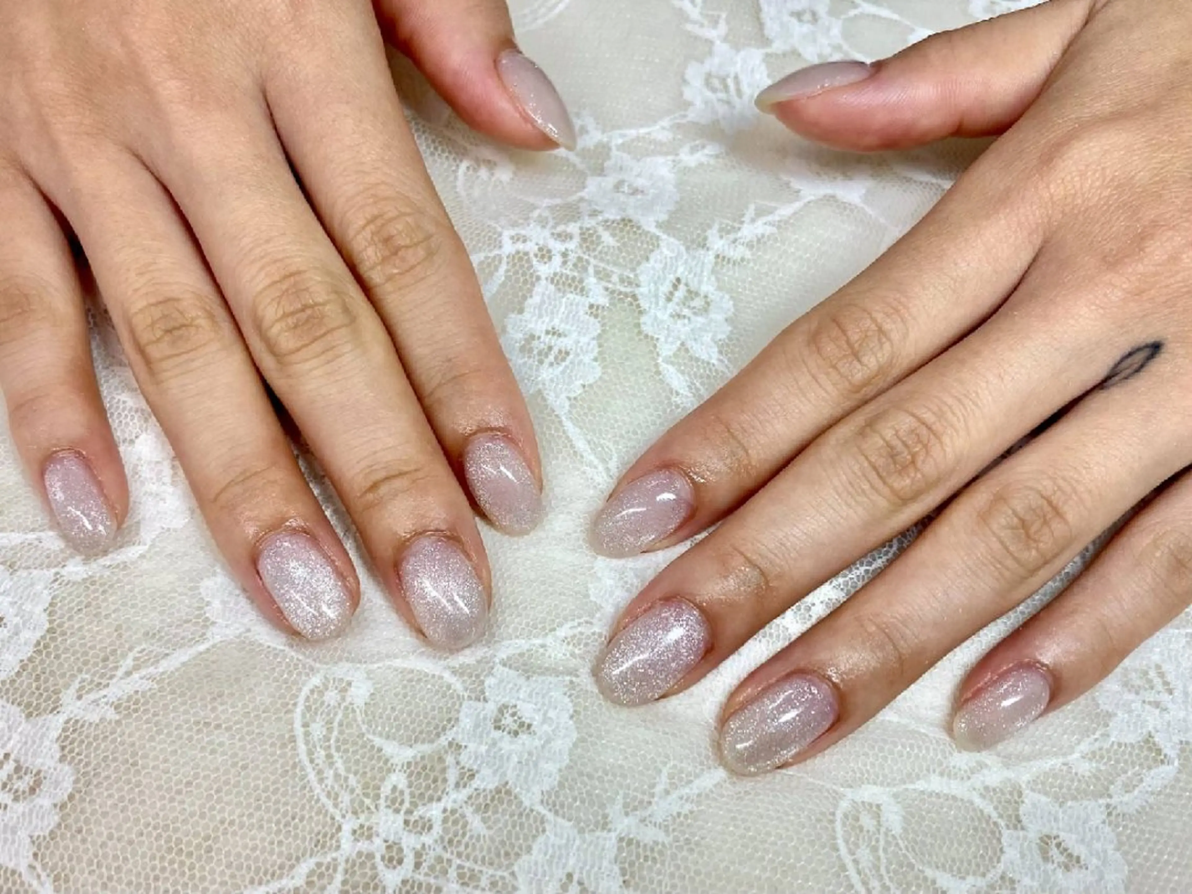 ネイル 水色 マグネットネイル ホワイト ハンドネイル フットネイル ハンドケア 心斎橋Salon Epokkuのネイルデザイン