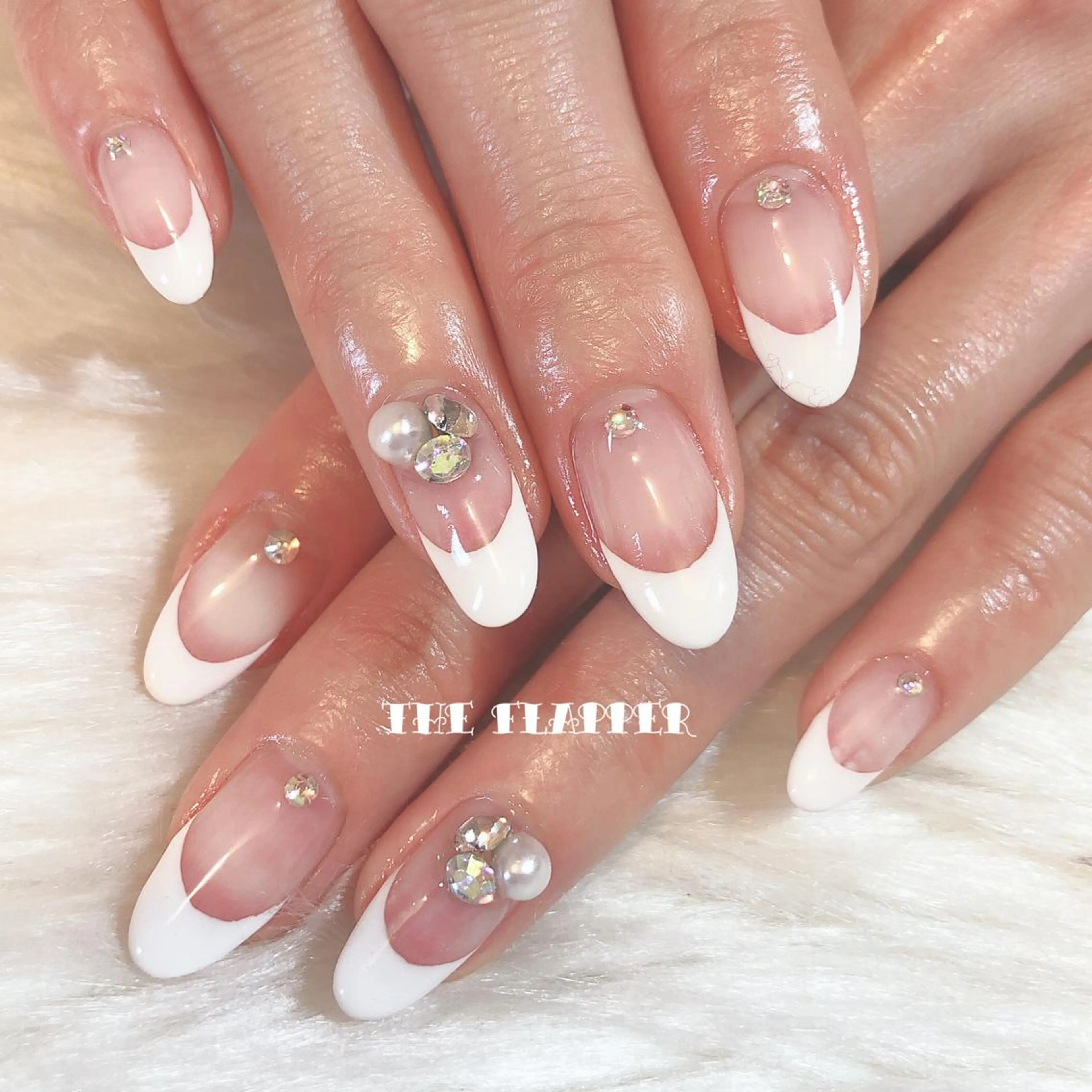 ネイル フレンチネイル ストーンネイル ハンドネイル フットネイル NailStudio THE FLAPPER所属・THE FLAPPERのネイルデザイン
