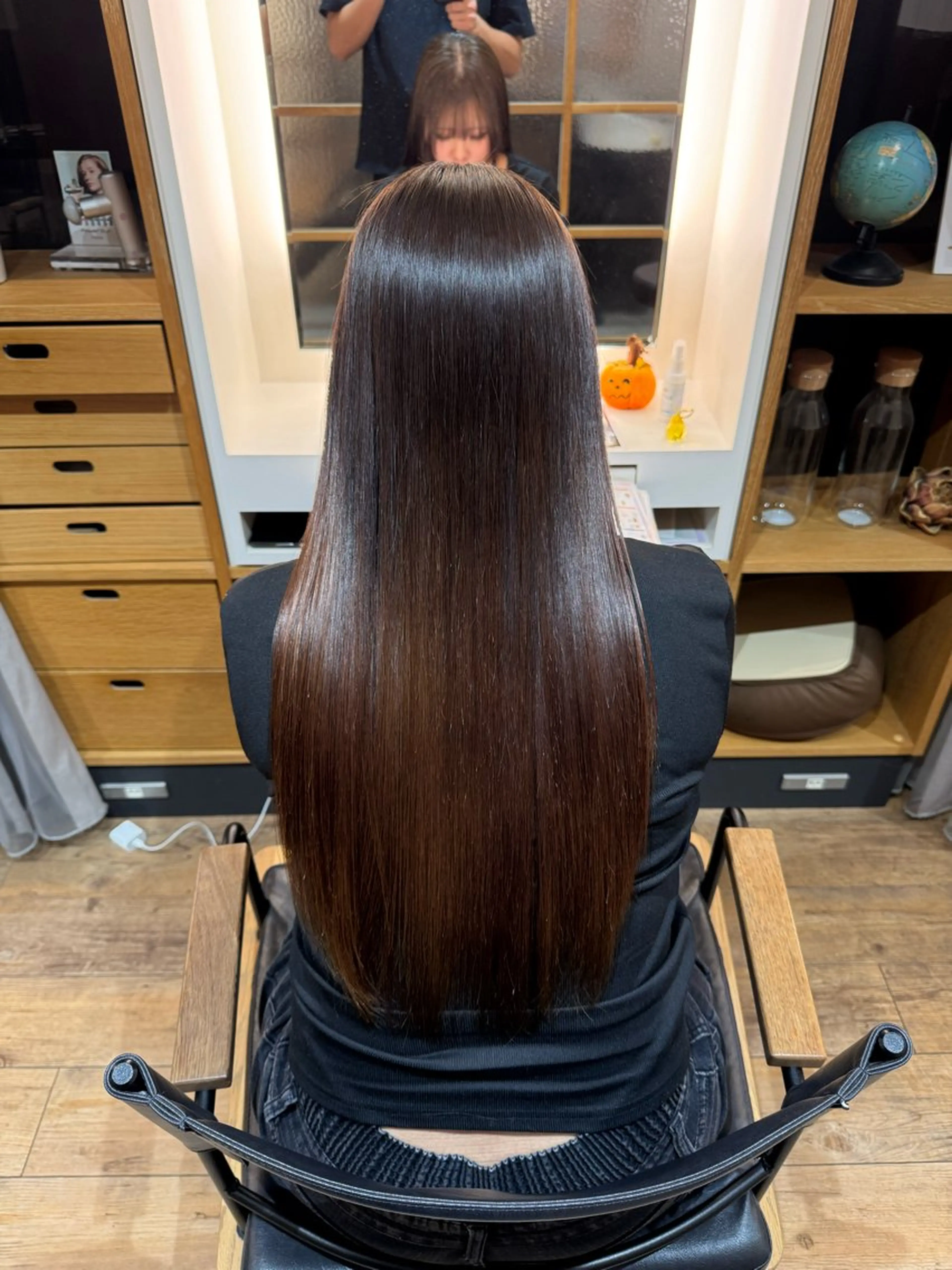 セミロング カット 縮毛矯正 トリートメント afloatkobe所属・美髪/髪質改善 川口凌弥のヘアスタイル