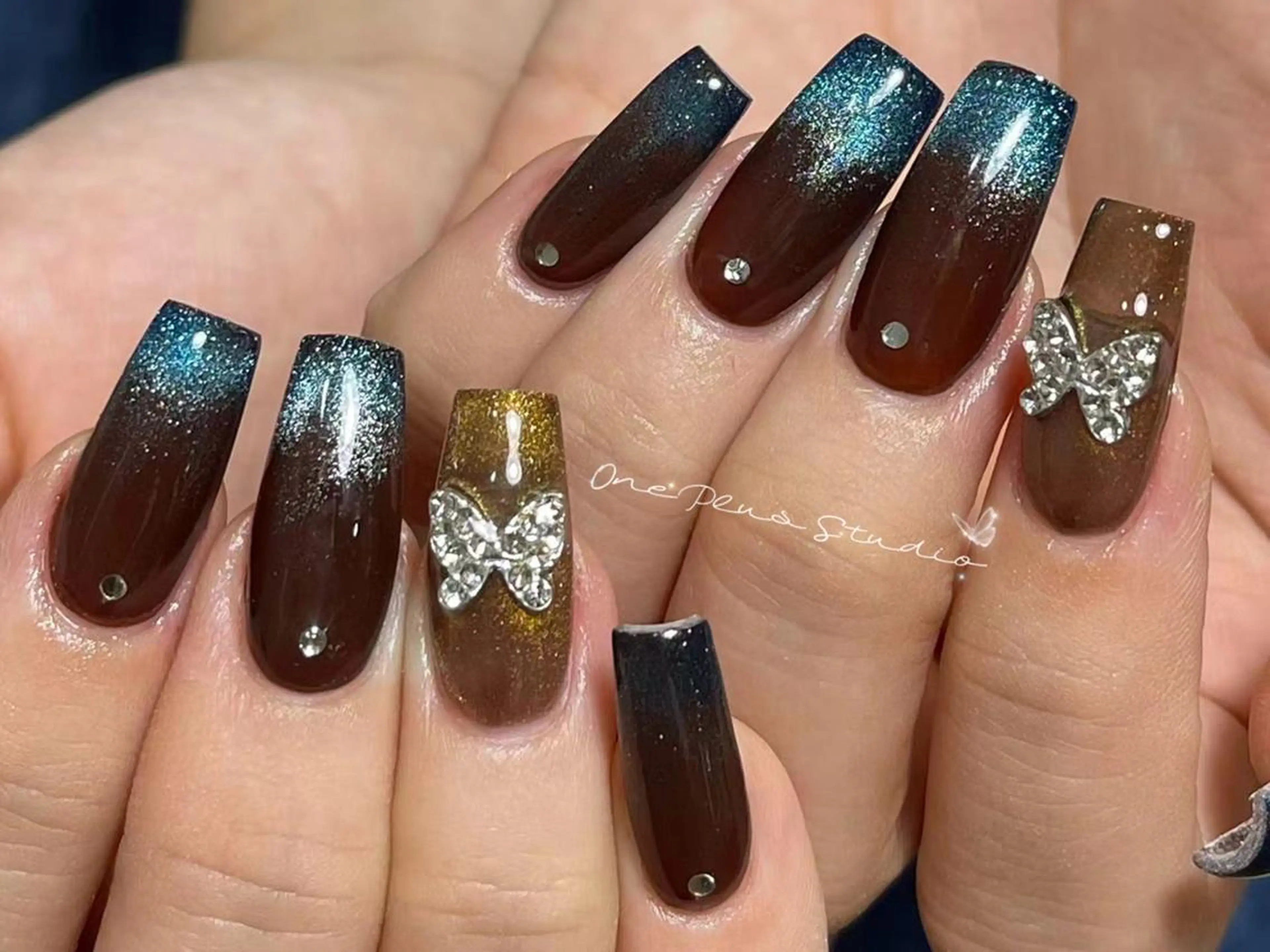 ネイル アートネイル オーロラネイル ガーリー キラキラネイル 韓国ネイル One plus StudioNailのネイルデザイン