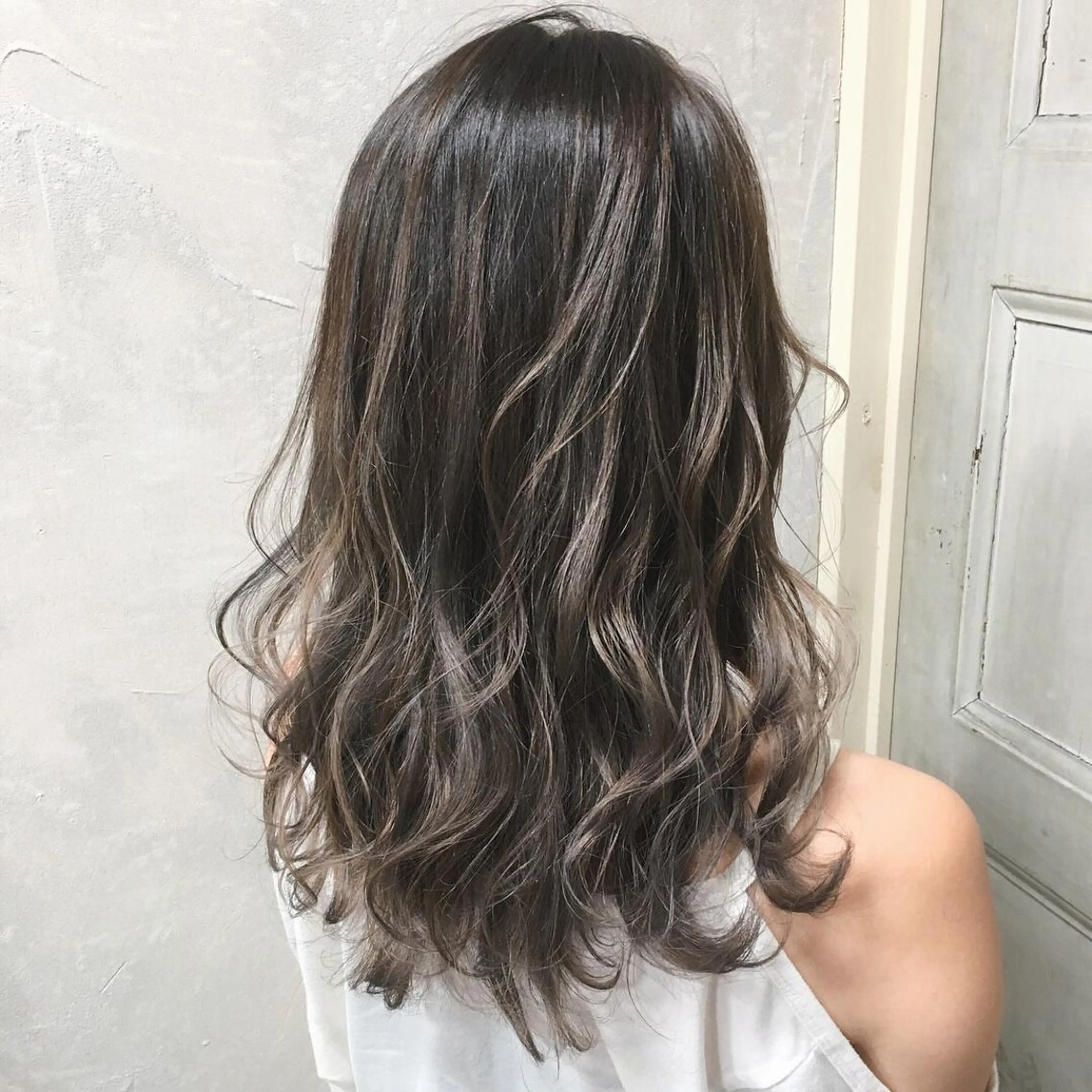 セミロング カラー ヘアアレンジ ブリーチ グレージュ ラベンダーカラー ラベンダーグレージュ ラベンダーグレー autre所属・大久保 ひでなりのヘアスタイル