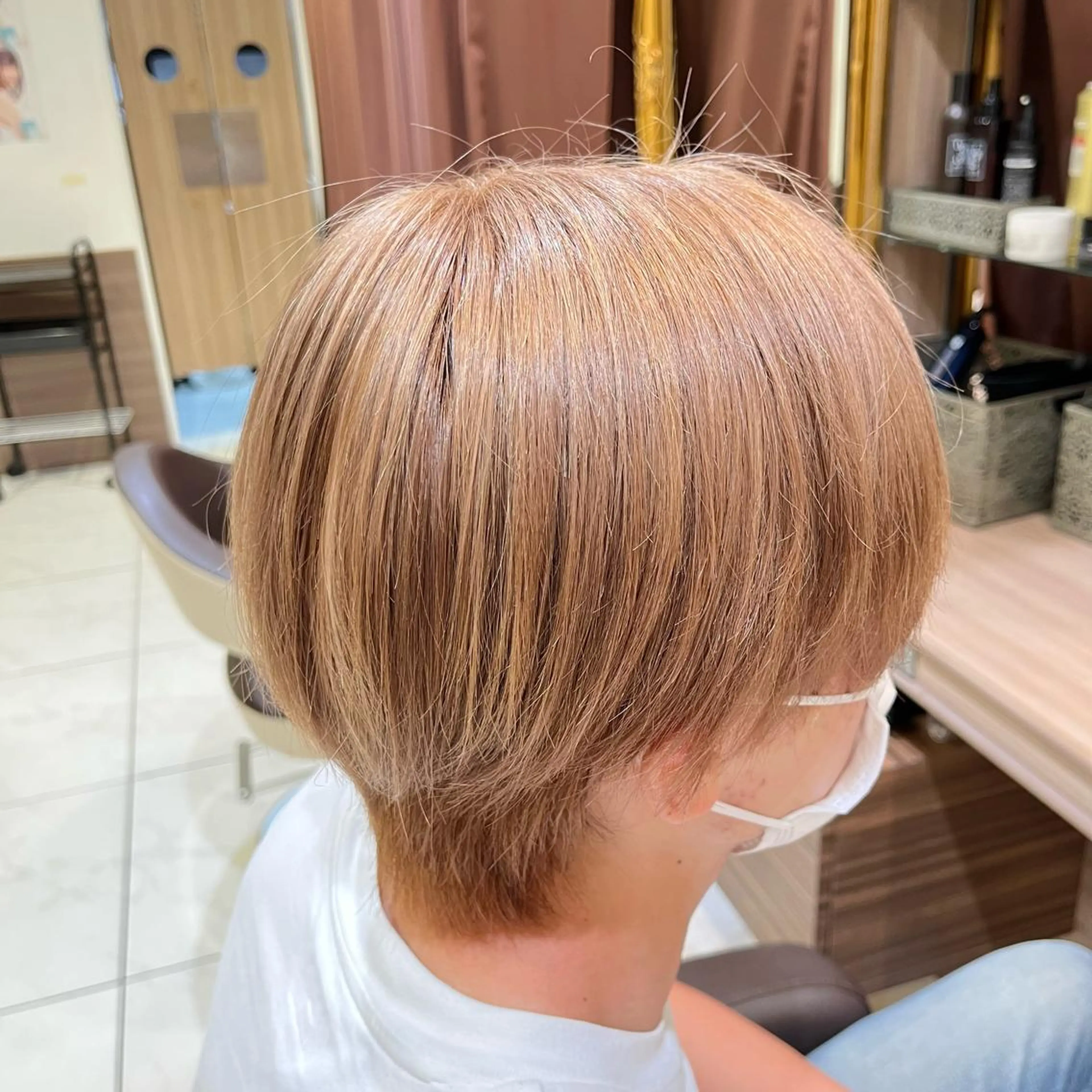 ショート カット ヘアカラー 長尾菜々美🐰 ／ハイトーンカラーのヘアスタイル
