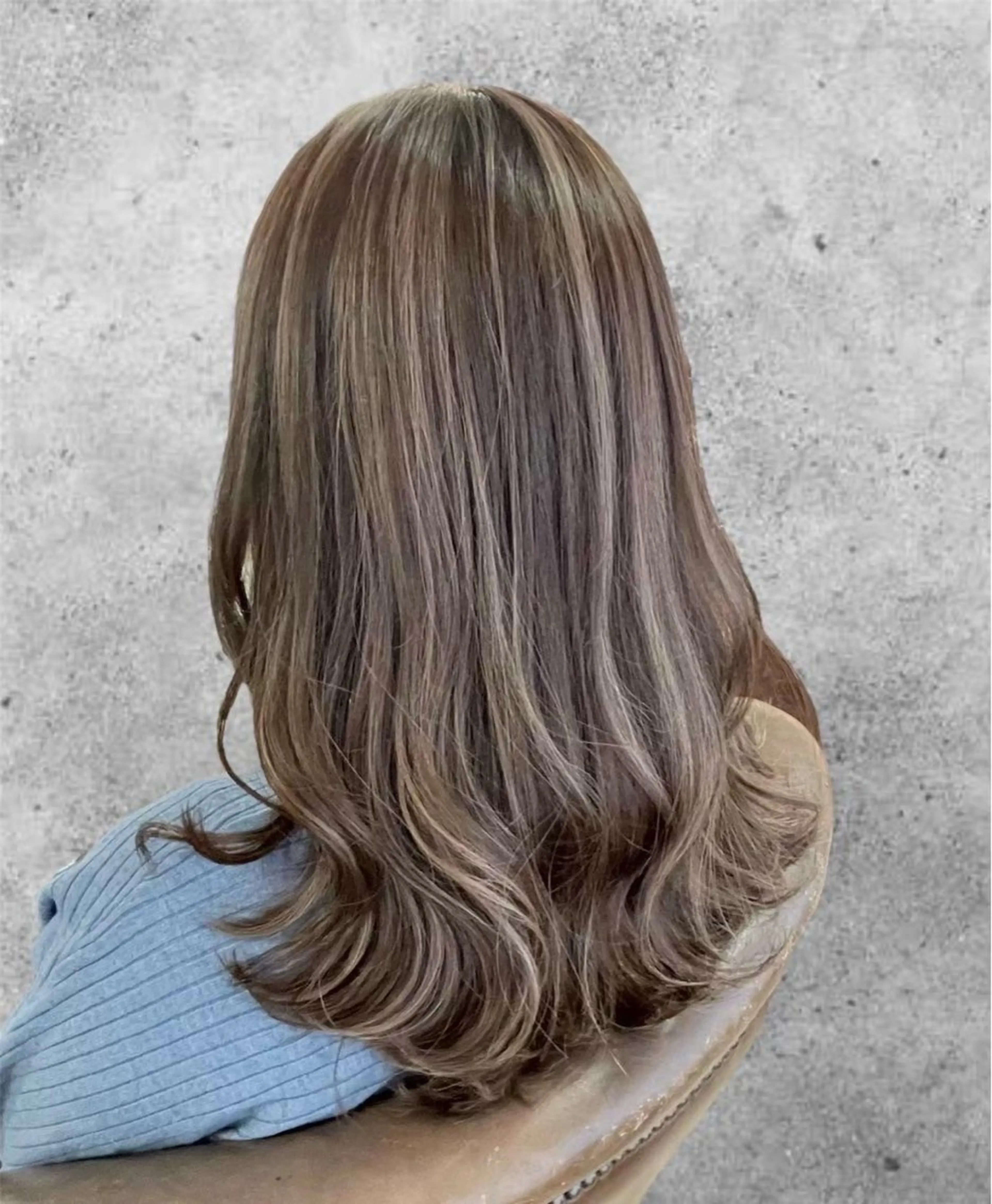 セミロング カラー limitみづき🌙 ブリーチカラーのヘアスタイル