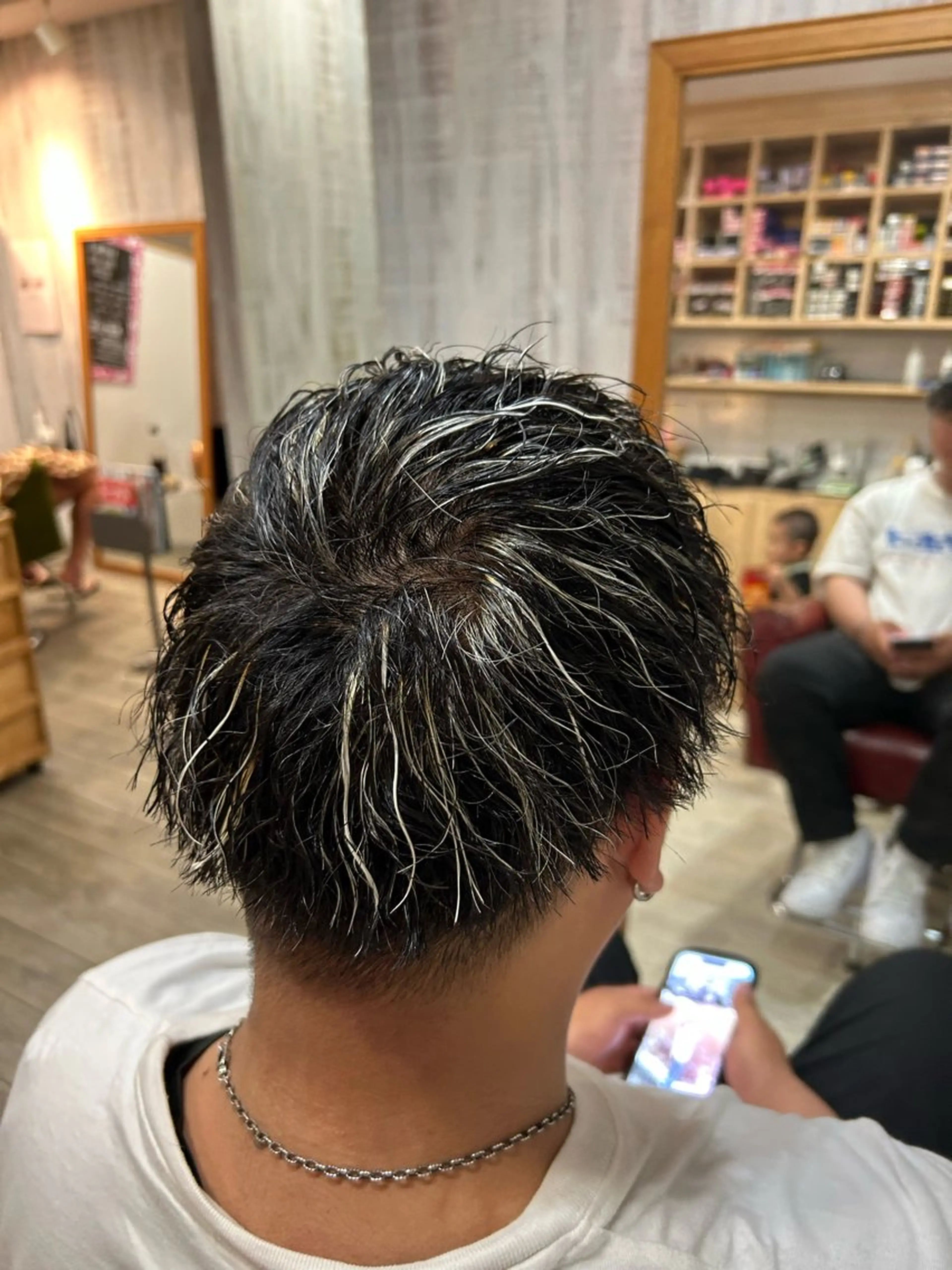 カラー パーマ ハイライトカラー ツイストパーマ カット パーマ hairLOOP所属・西院LOOP sayakaのヘアスタイル