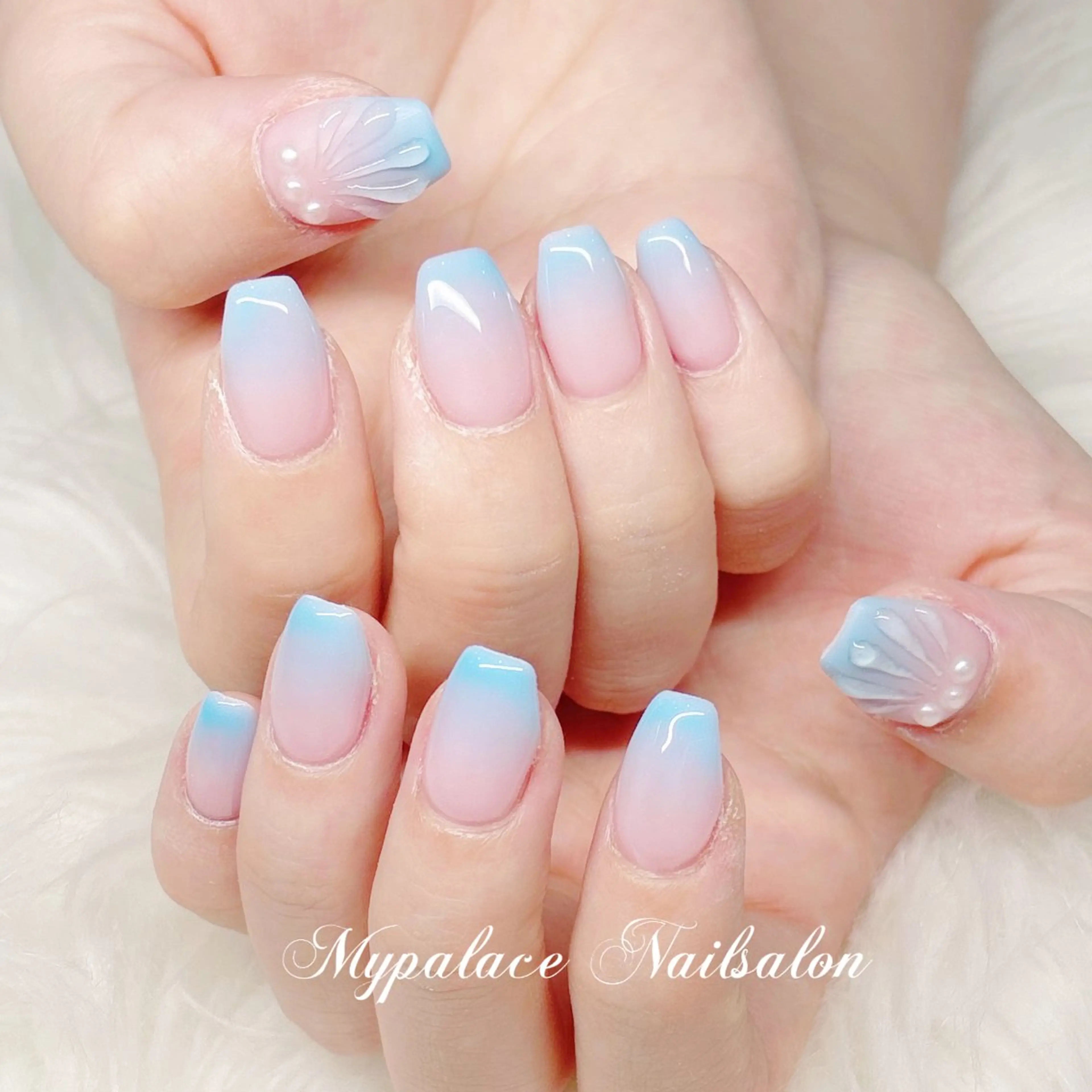 ネイル アートネイル グラデーション 水色 夏ネイル ハンドネイル Yuis Nailスカルプ専門のネイルデザイン
