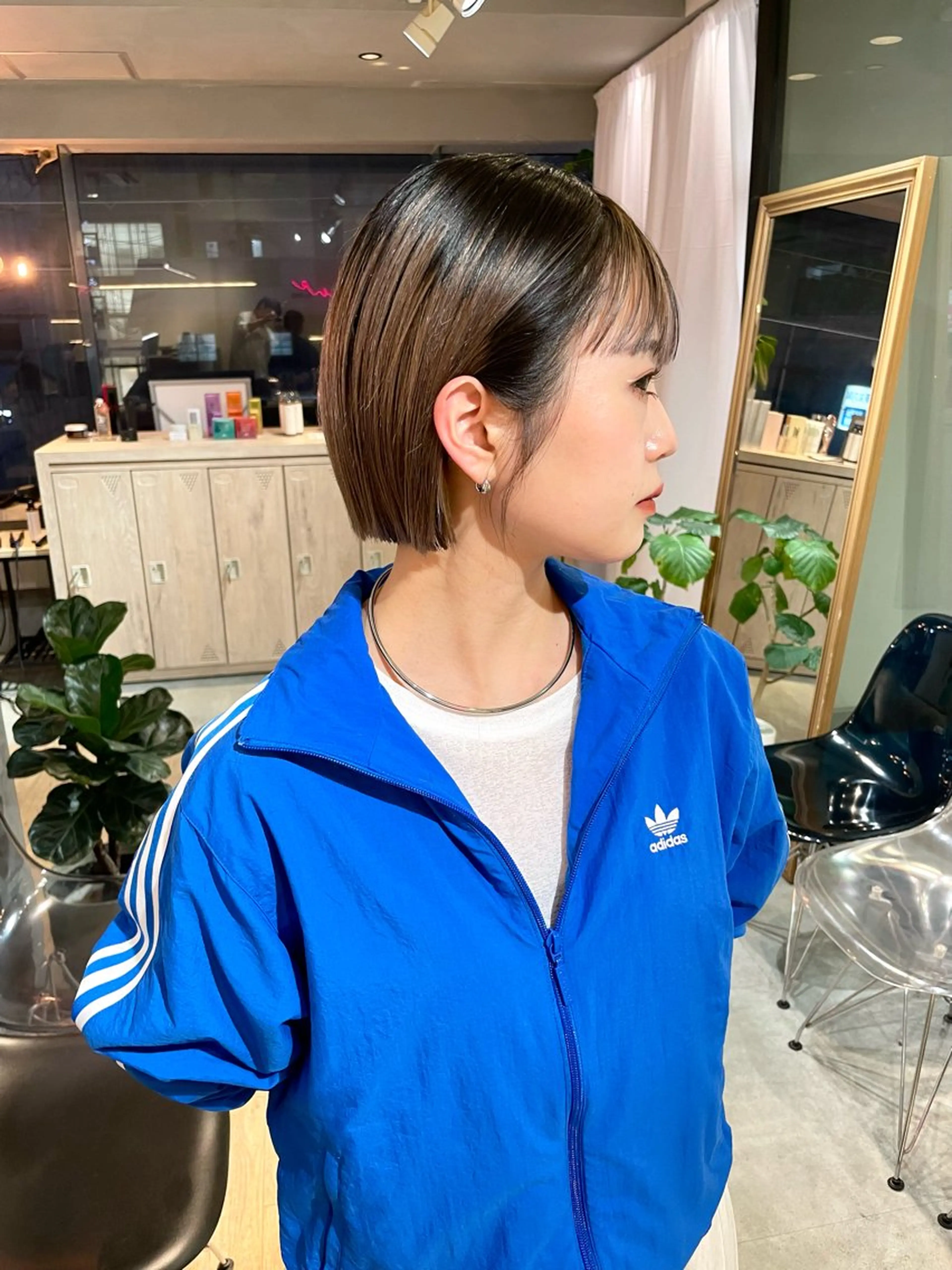 ショート カラー カット ヘアカラー ぱつっとボブ 古家 佑真のヘアスタイル