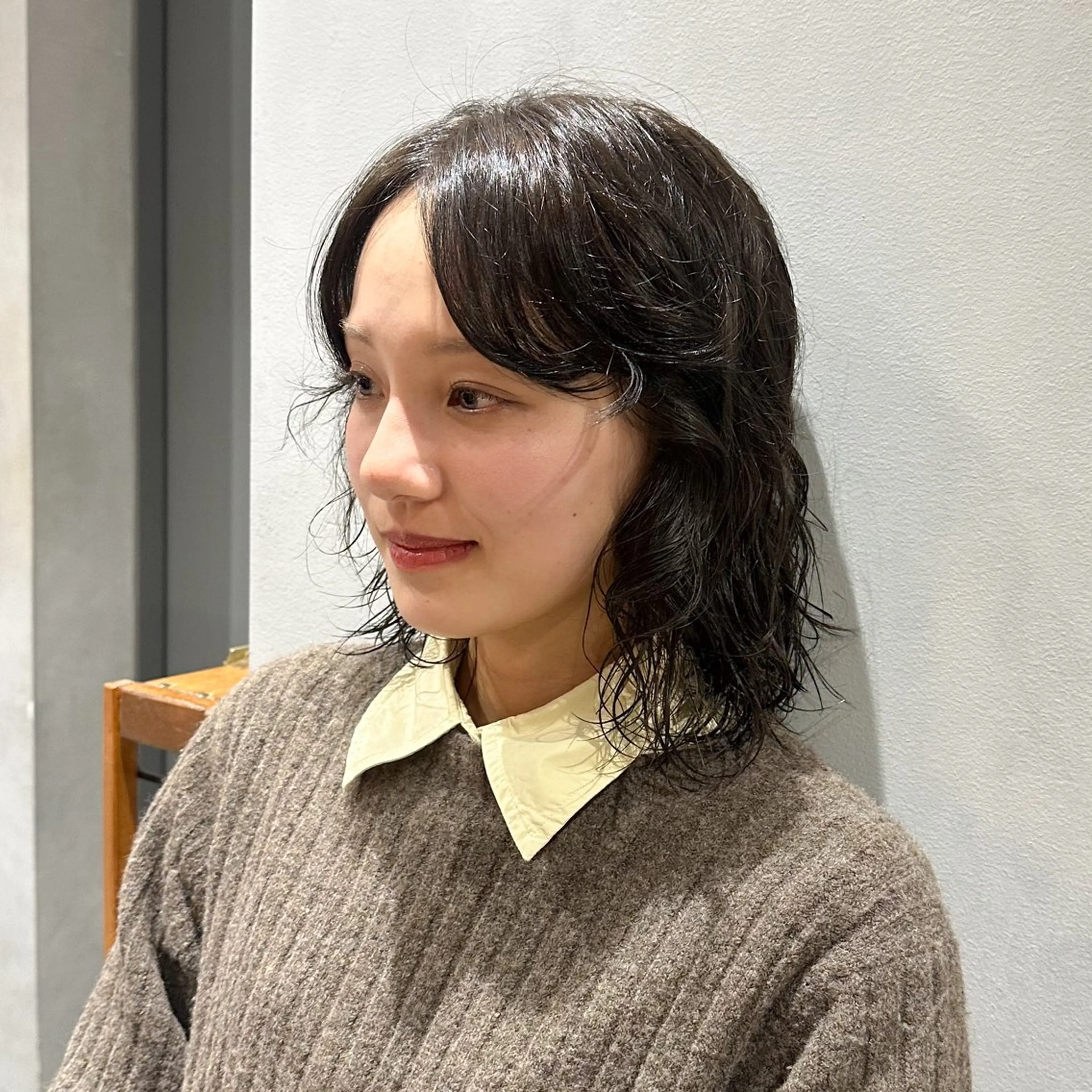 ミディアム カラー パーマ ベージュカラー 透明感カラー オリーブベージュ ヘアカラー もも ／メンズ〜レディースのヘアスタイル